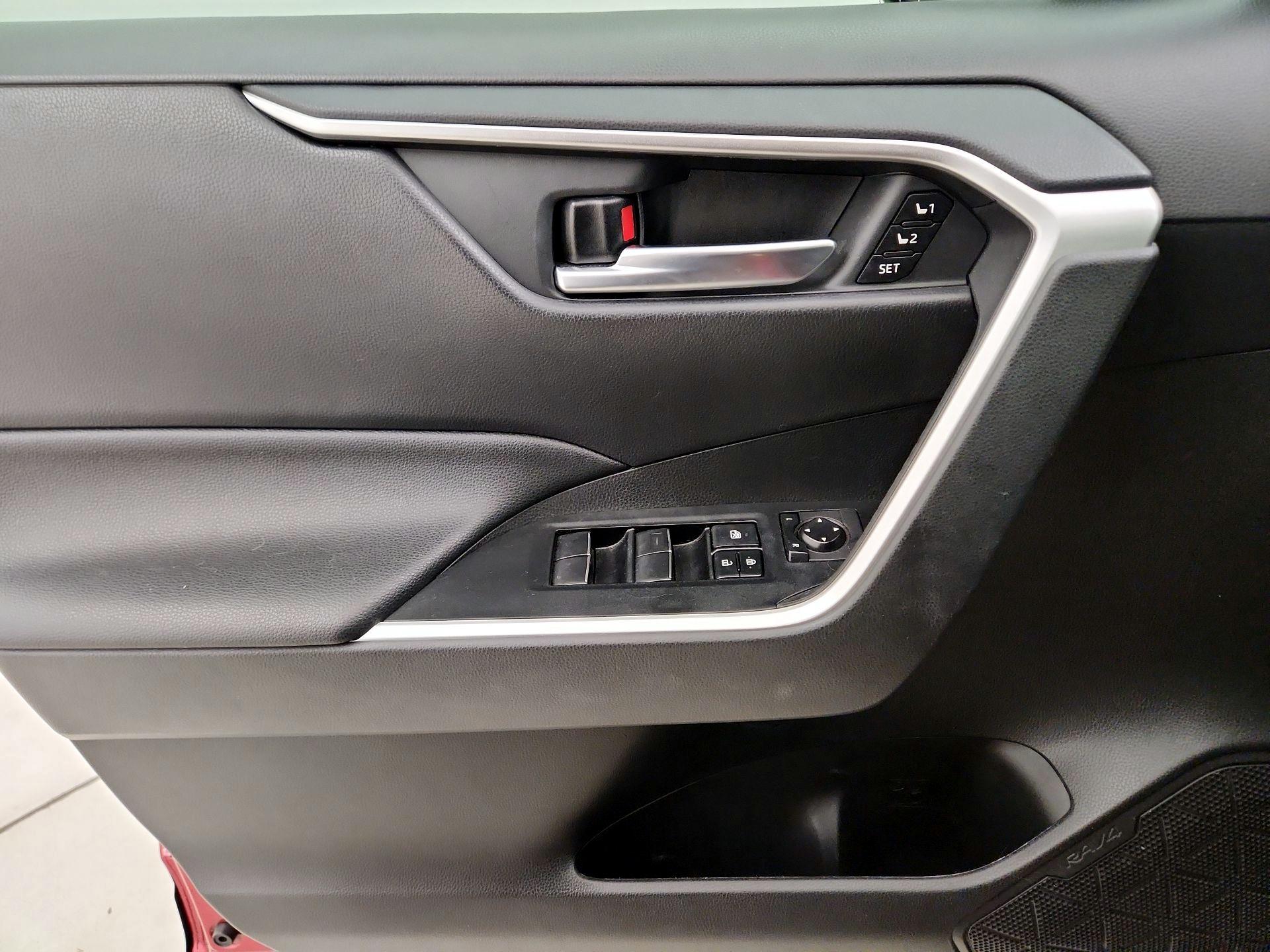 Thumbnail: 2020 Toyota RAV4 - 12