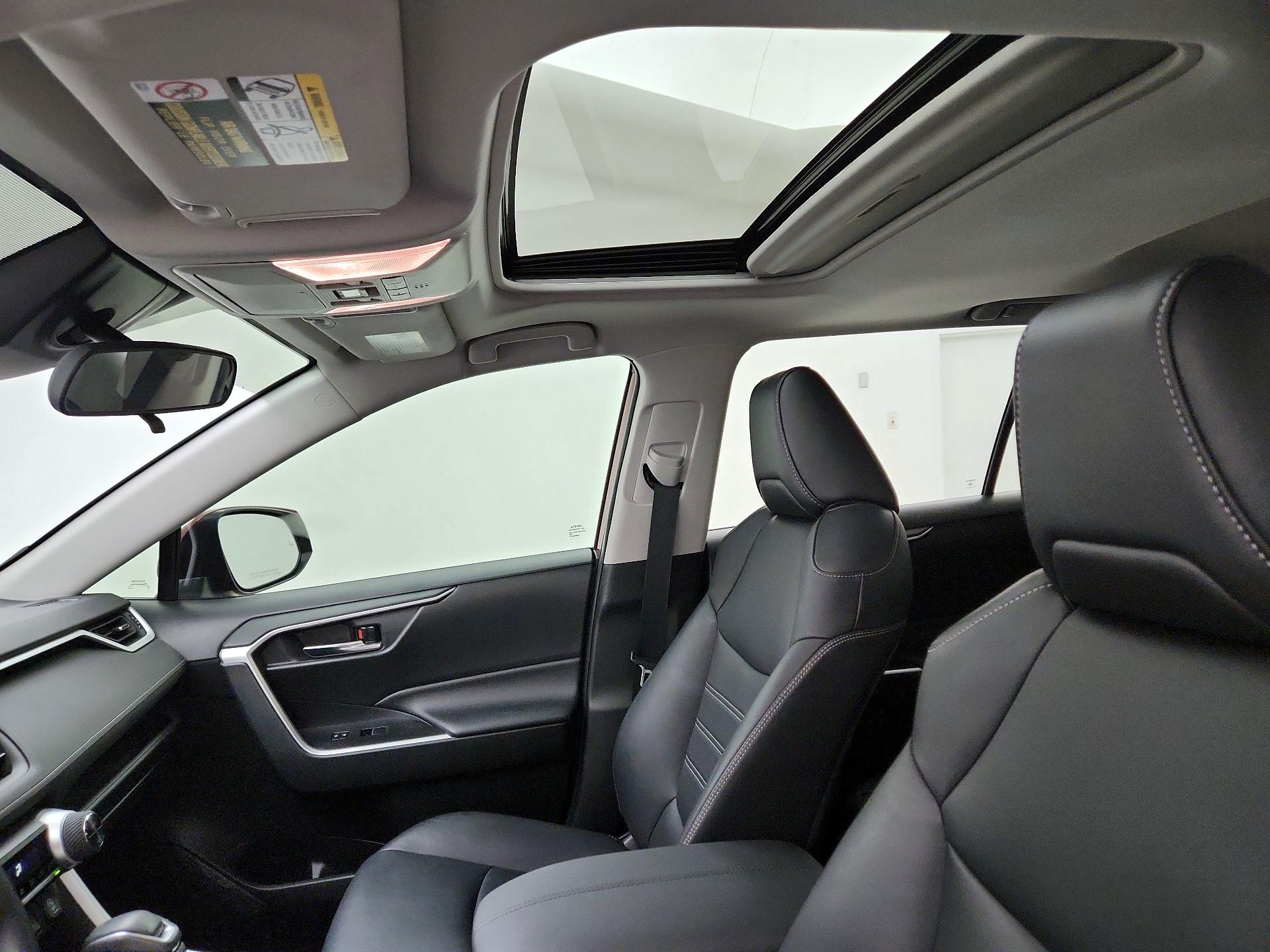 Thumbnail: 2020 Toyota RAV4 - 19