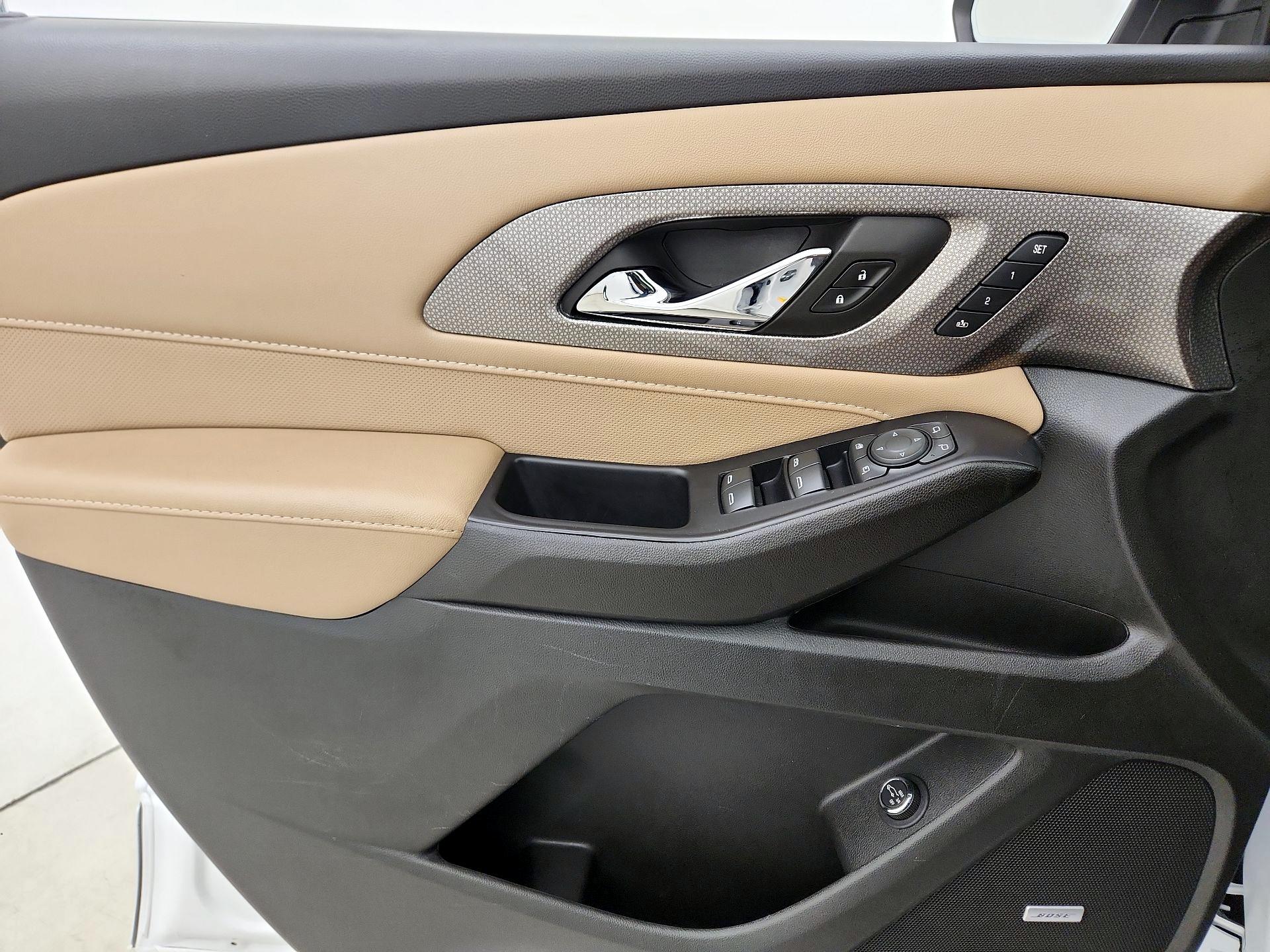 Thumbnail: 2022 Chevrolet Traverse - 12