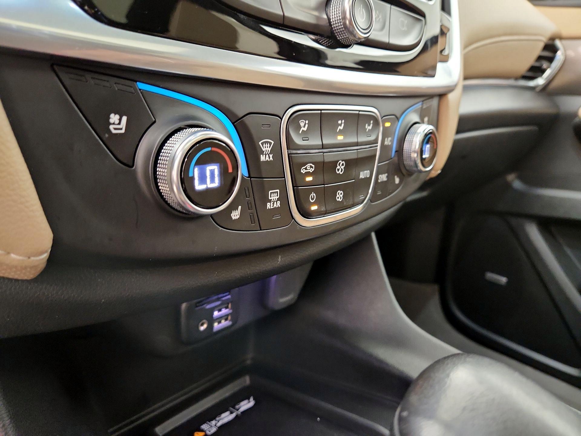 Thumbnail: 2022 Chevrolet Traverse - 17