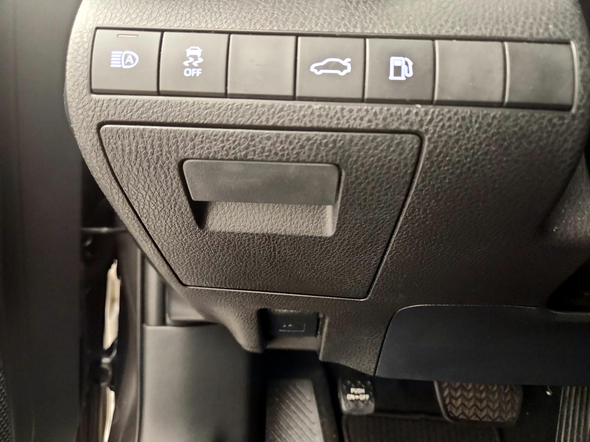 Thumbnail: 2018 Toyota Camry - 13