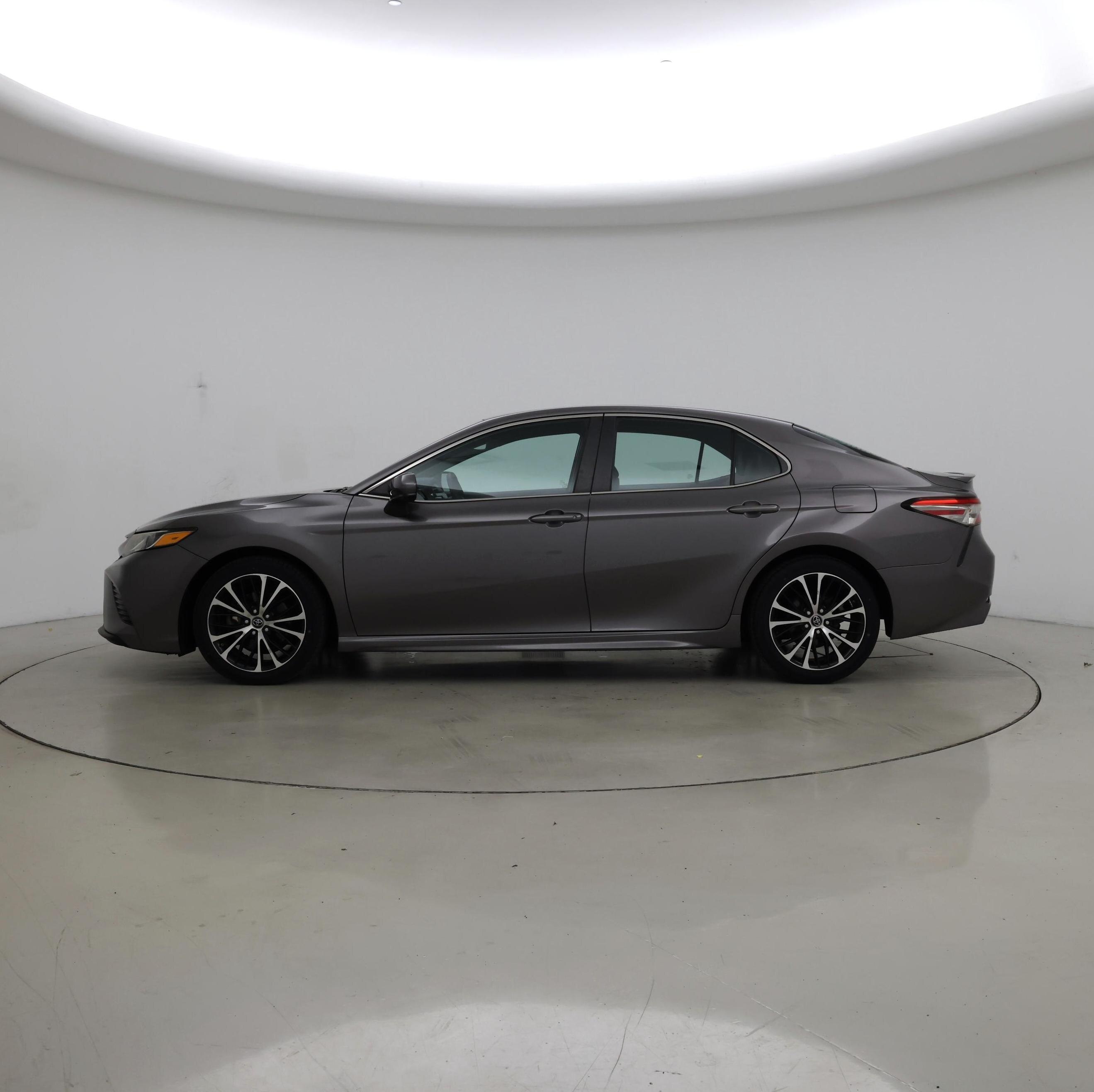Thumbnail: 2018 Toyota Camry - 3