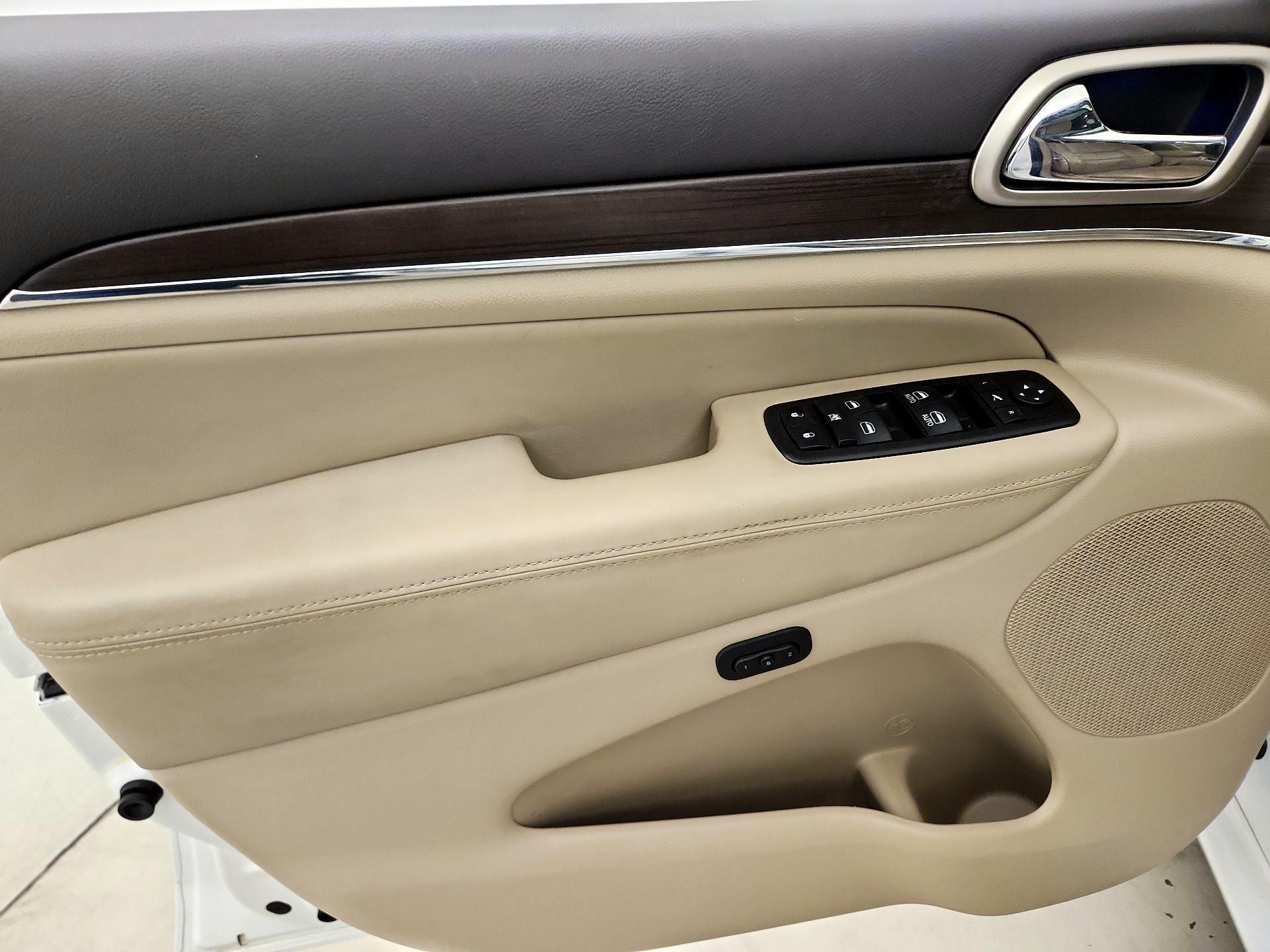 Thumbnail: 2014 Jeep Grand Cherokee - 12