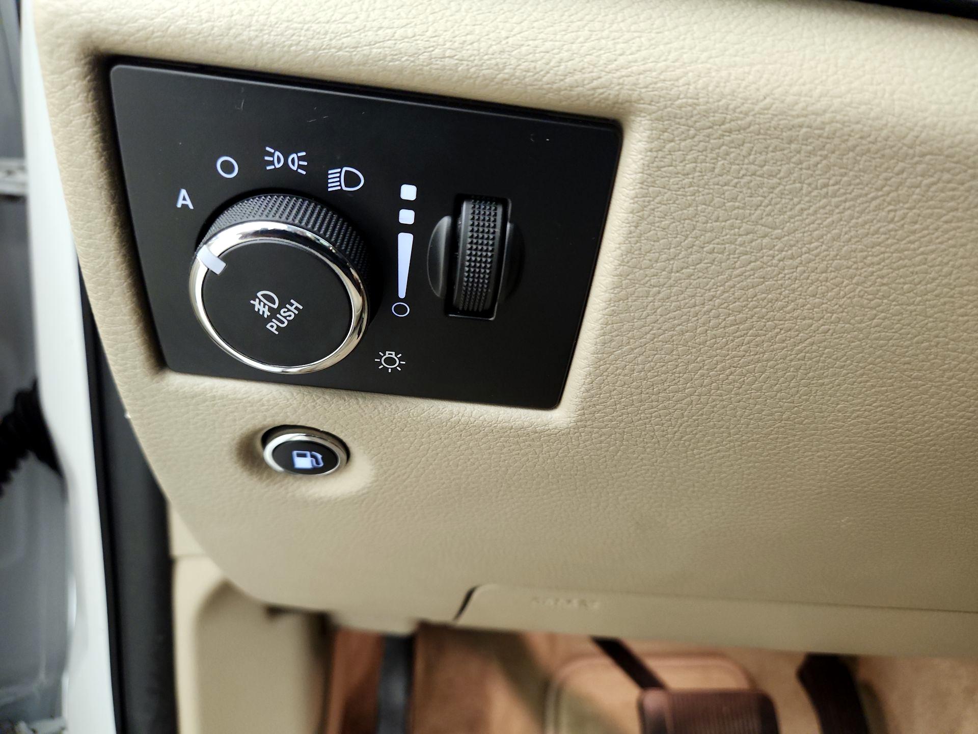 Thumbnail: 2014 Jeep Grand Cherokee - 13