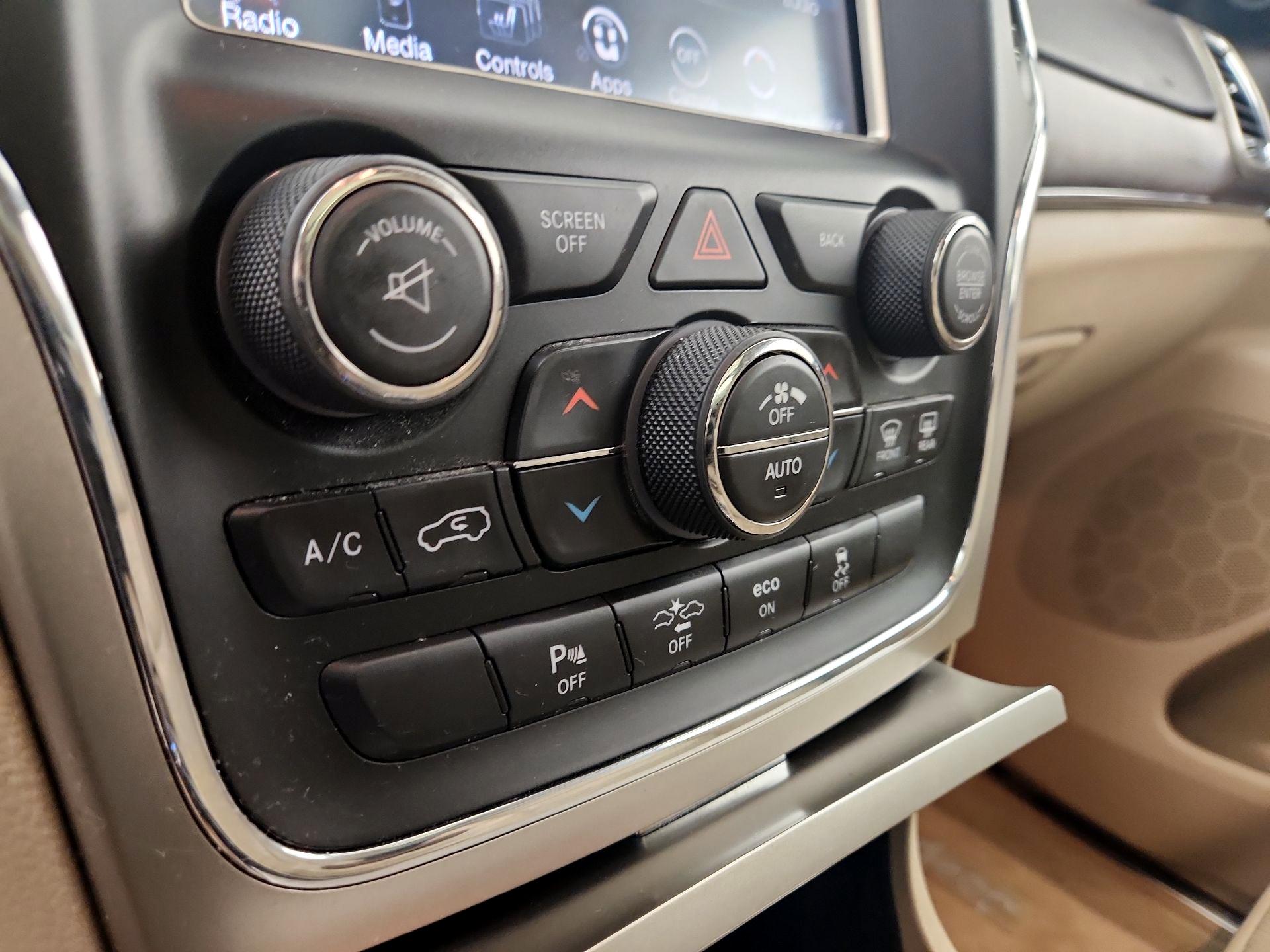 Thumbnail: 2014 Jeep Grand Cherokee - 17