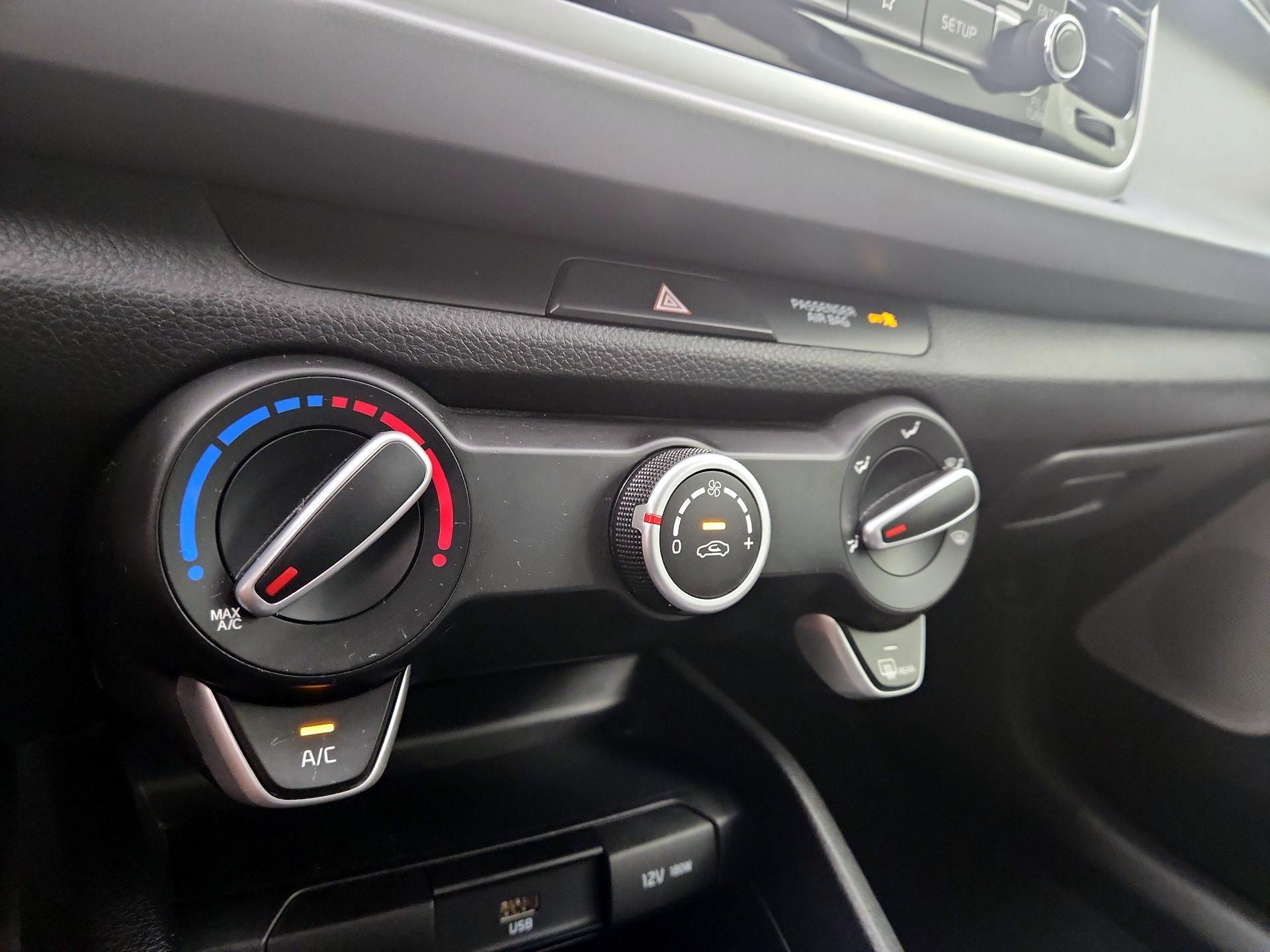Thumbnail: 2021 Kia Rio - 16