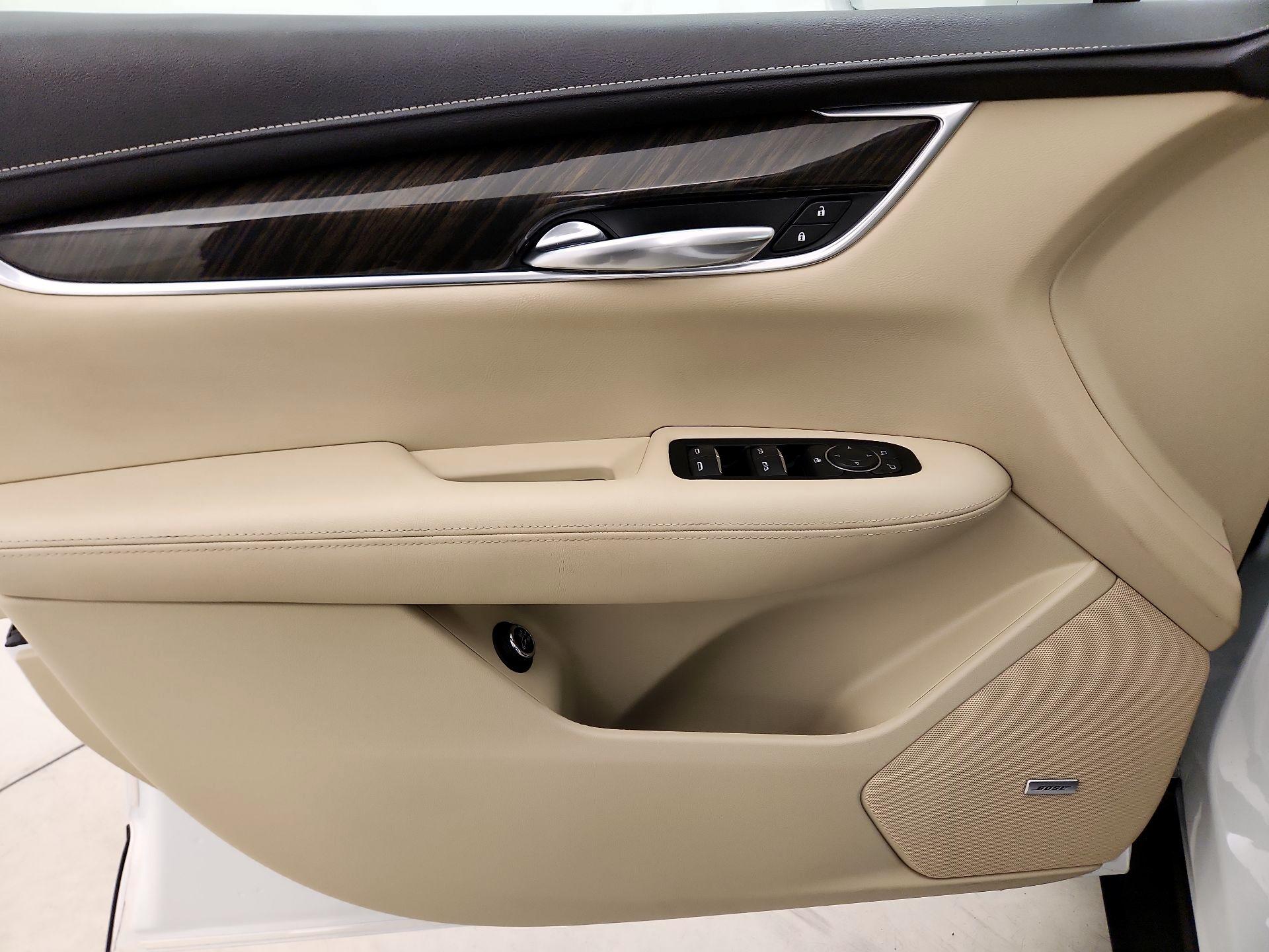 Thumbnail: 2019 Cadillac XT5 - 12