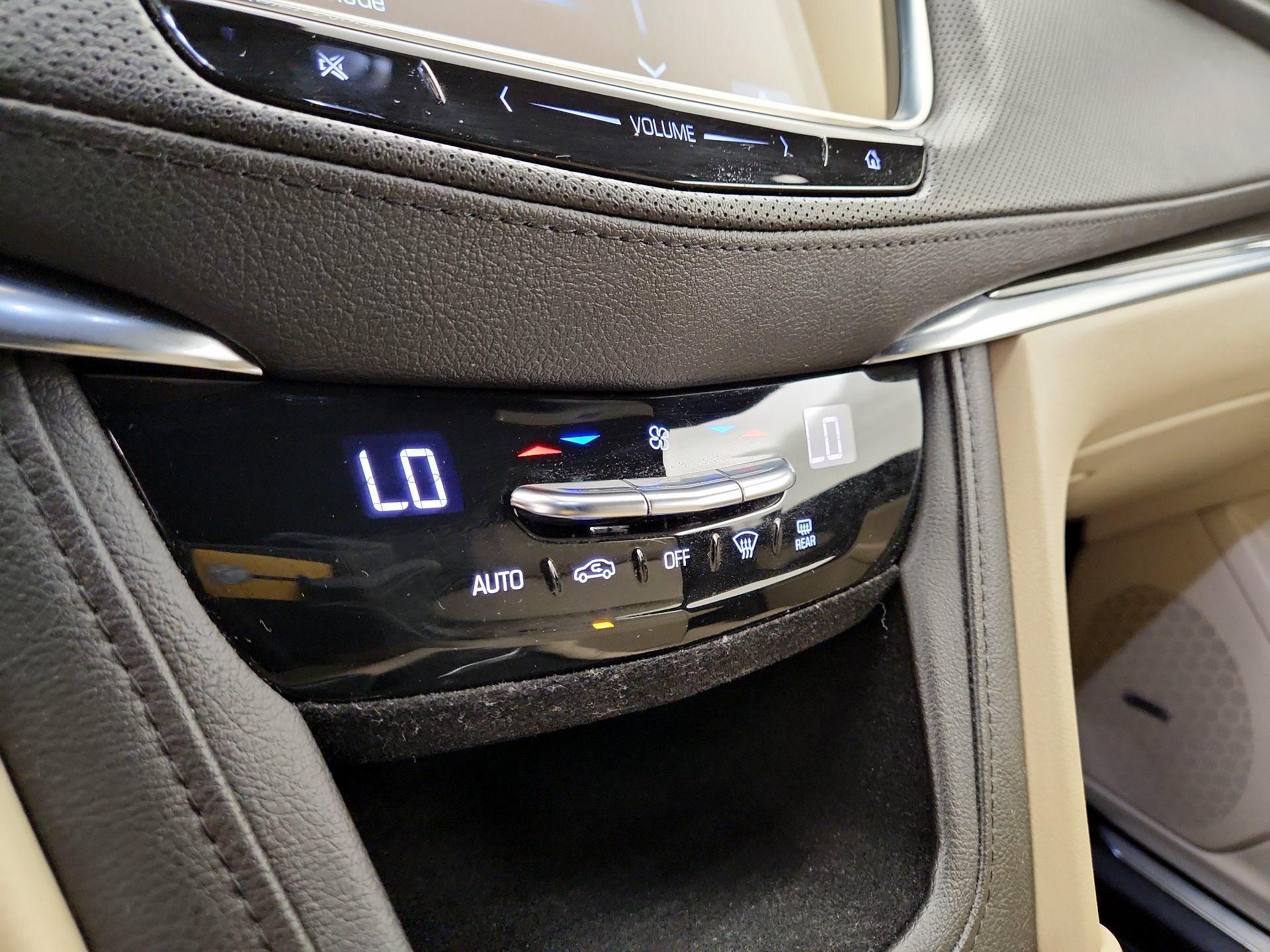 Thumbnail: 2019 Cadillac XT5 - 16
