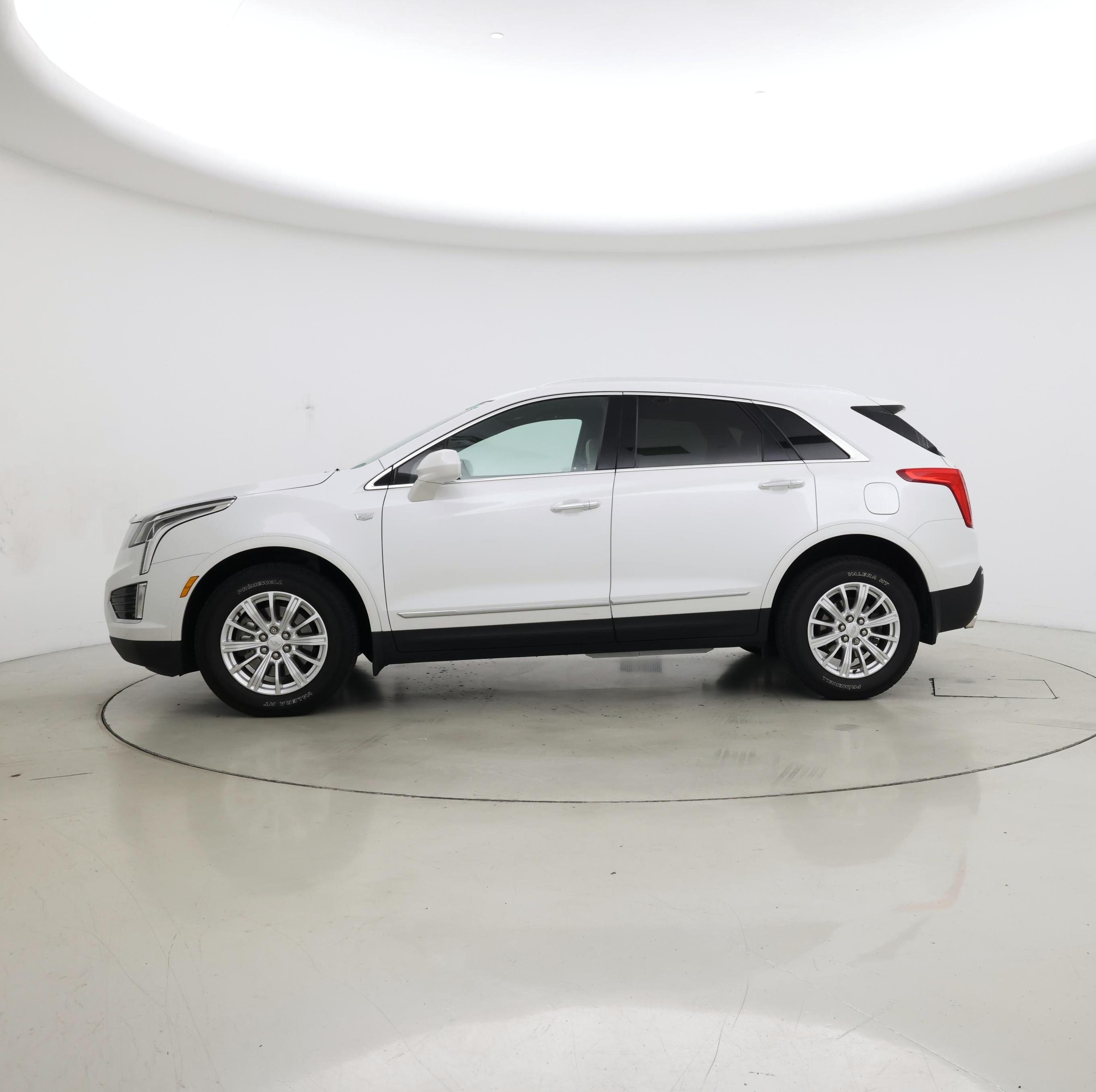 Thumbnail: 2019 Cadillac XT5 - 3