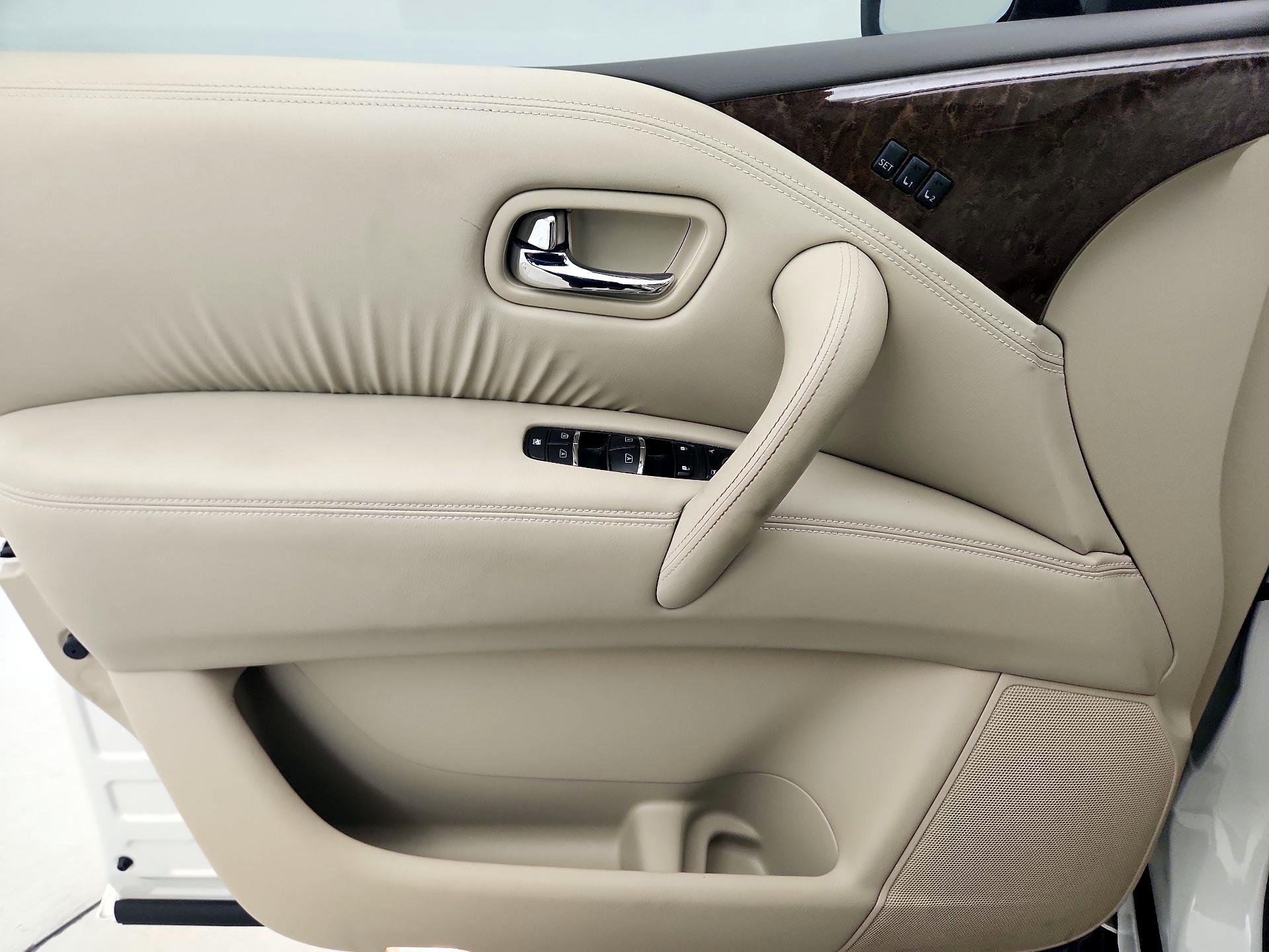 Thumbnail: 2016 INFINITI QX80 - 12