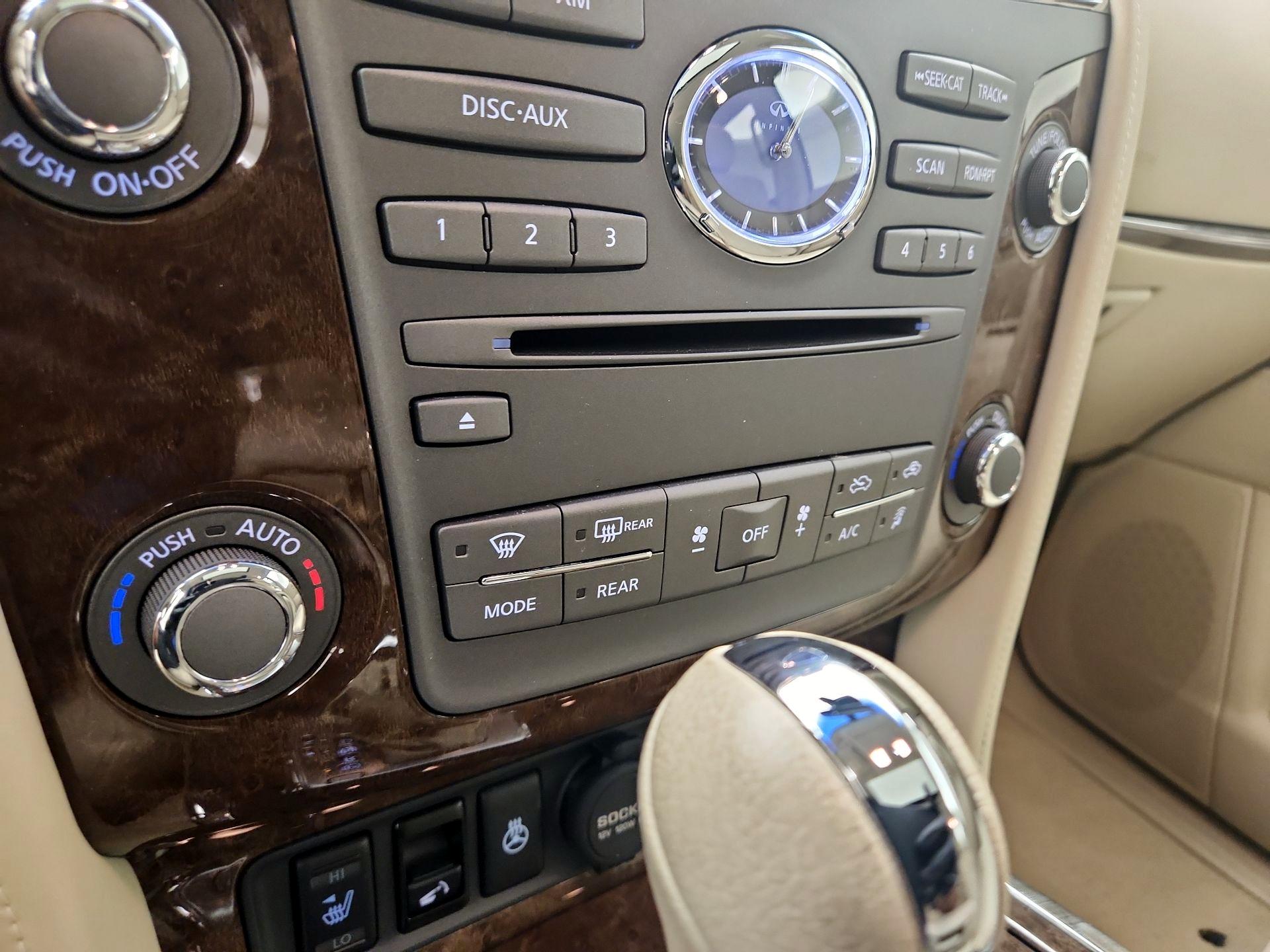 Thumbnail: 2016 INFINITI QX80 - 17