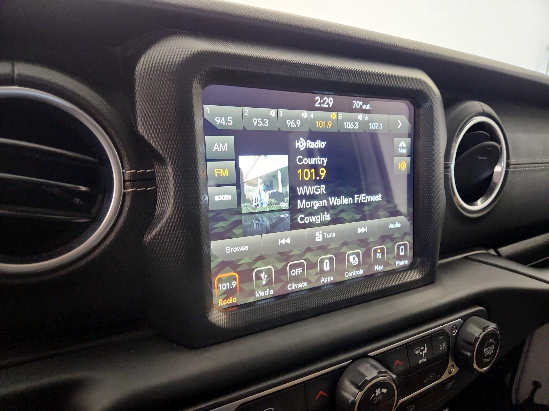 Thumbnail: 2018 Jeep Wrangler - 16