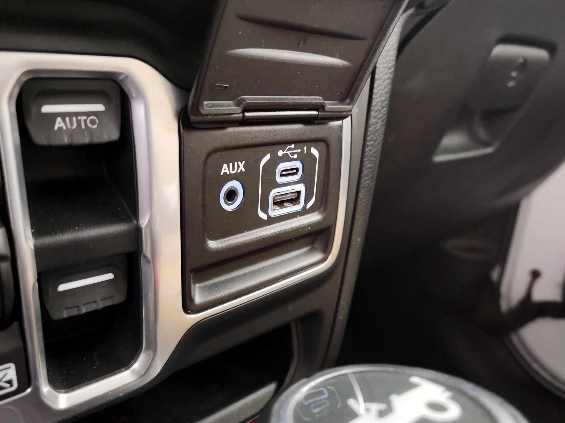Thumbnail: 2018 Jeep Wrangler - 19