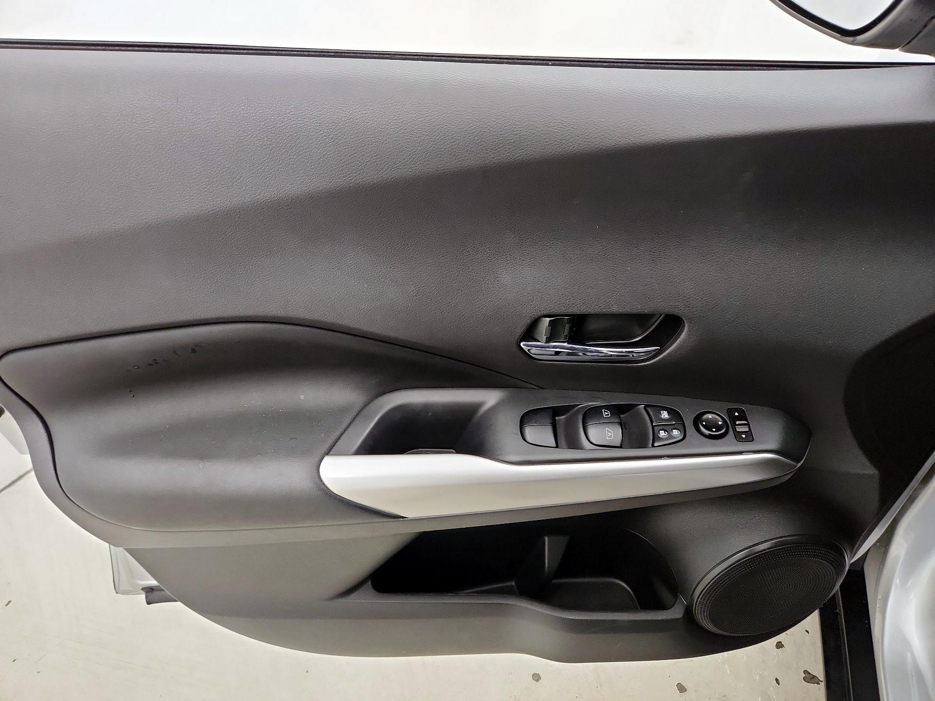Thumbnail: 2020 Nissan Kicks - 12