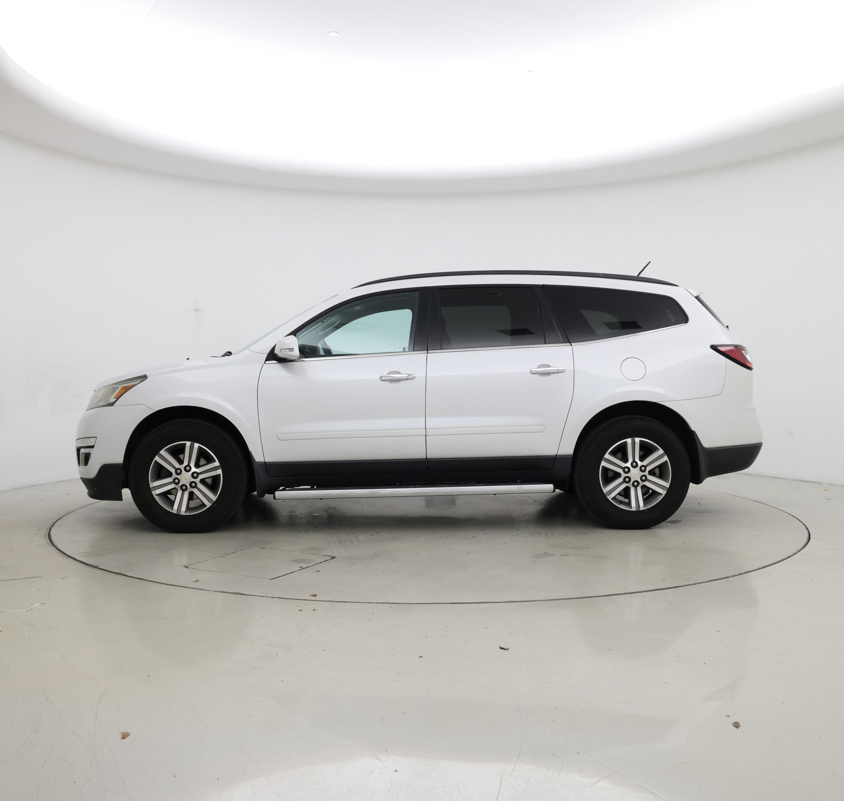 Thumbnail: 2017 Chevrolet Traverse - 3