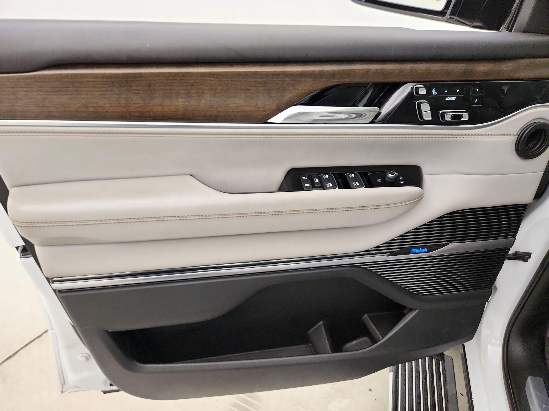 Thumbnail: 2022 Jeep Grand Wagoneer - 12