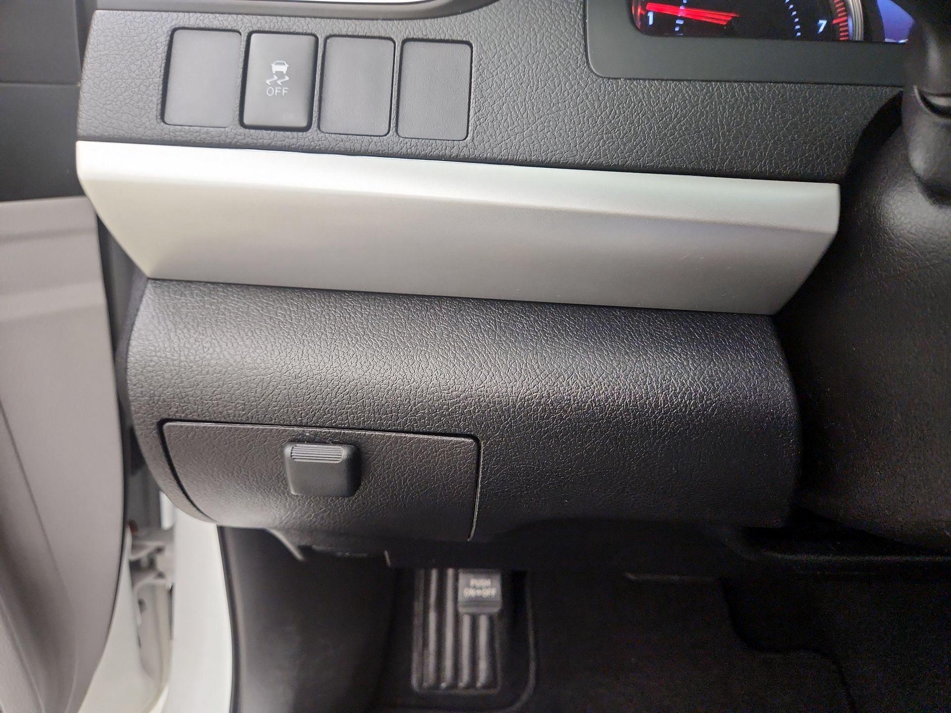 Thumbnail: 2015 Toyota Camry - 13