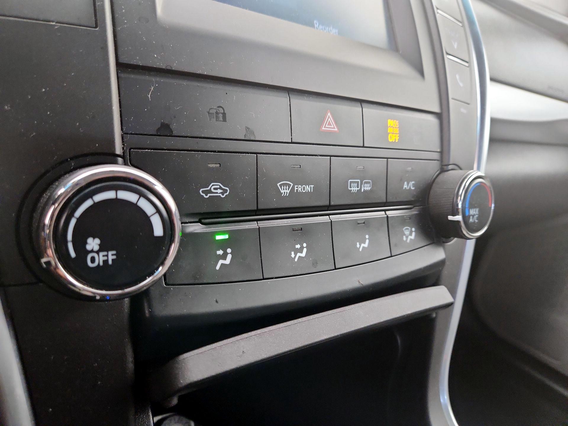 Thumbnail: 2015 Toyota Camry - 16
