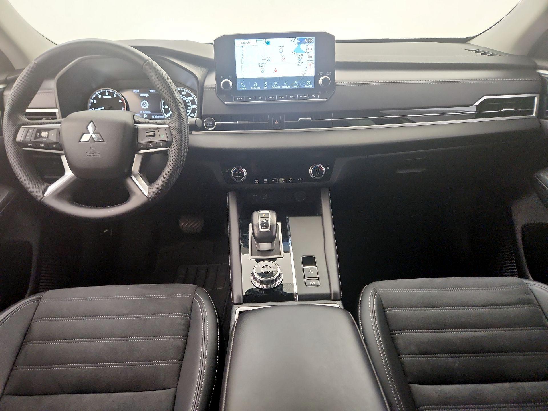 Thumbnail: 2023 Mitsubishi Outlander - 9