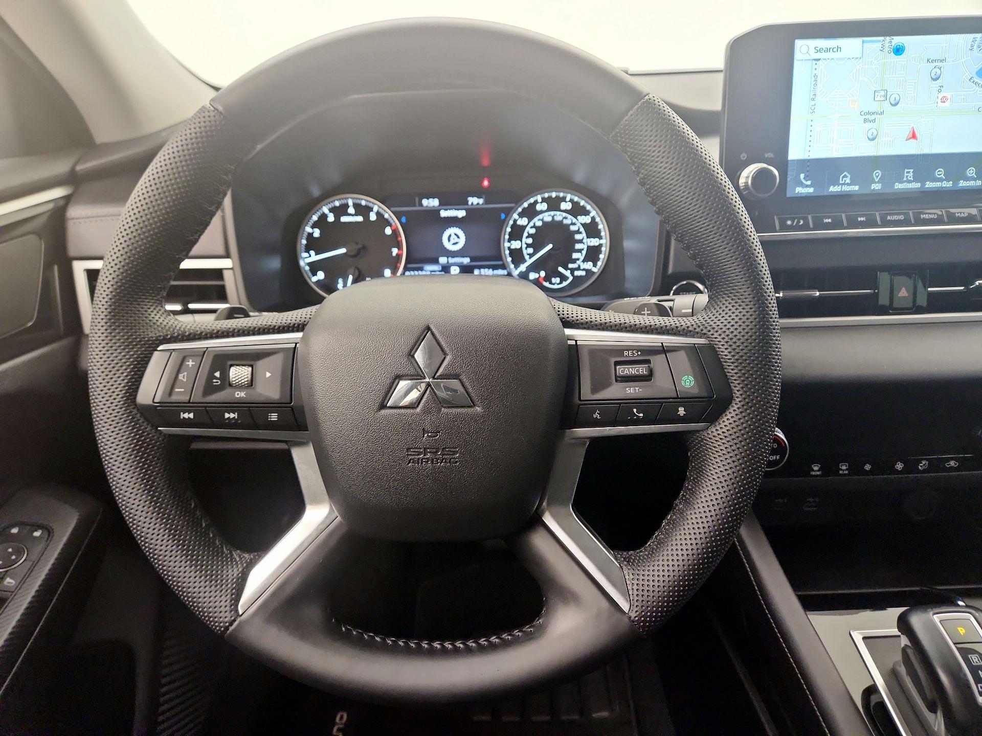 Thumbnail: 2023 Mitsubishi Outlander - 10