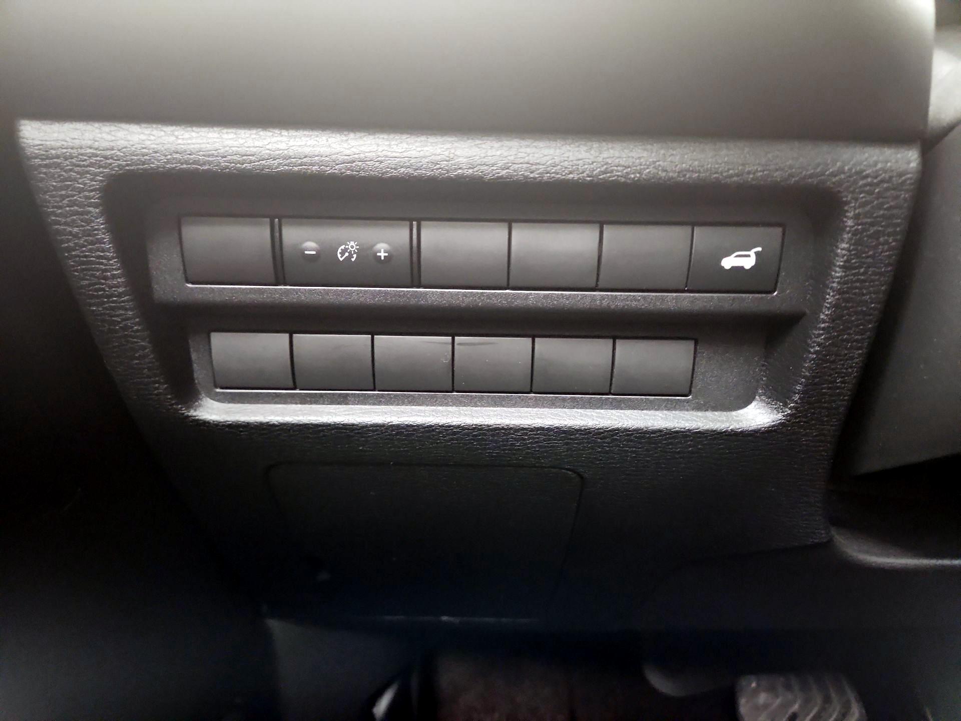 Thumbnail: 2023 Mitsubishi Outlander - 13