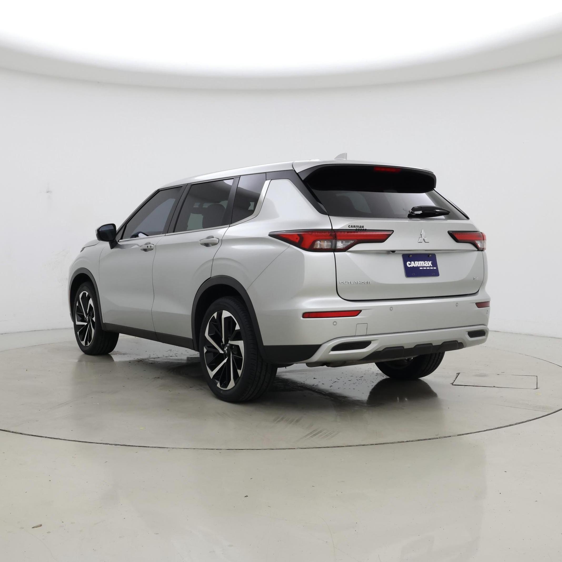 Thumbnail: 2023 Mitsubishi Outlander - 2