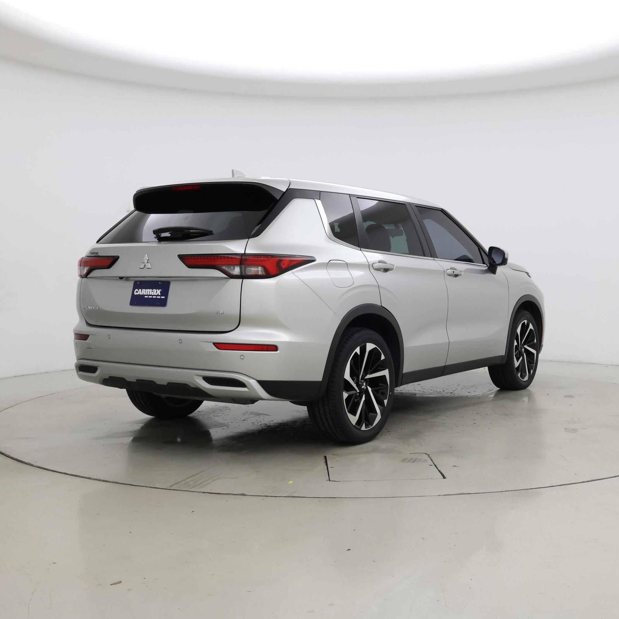Thumbnail: 2023 Mitsubishi Outlander - 8
