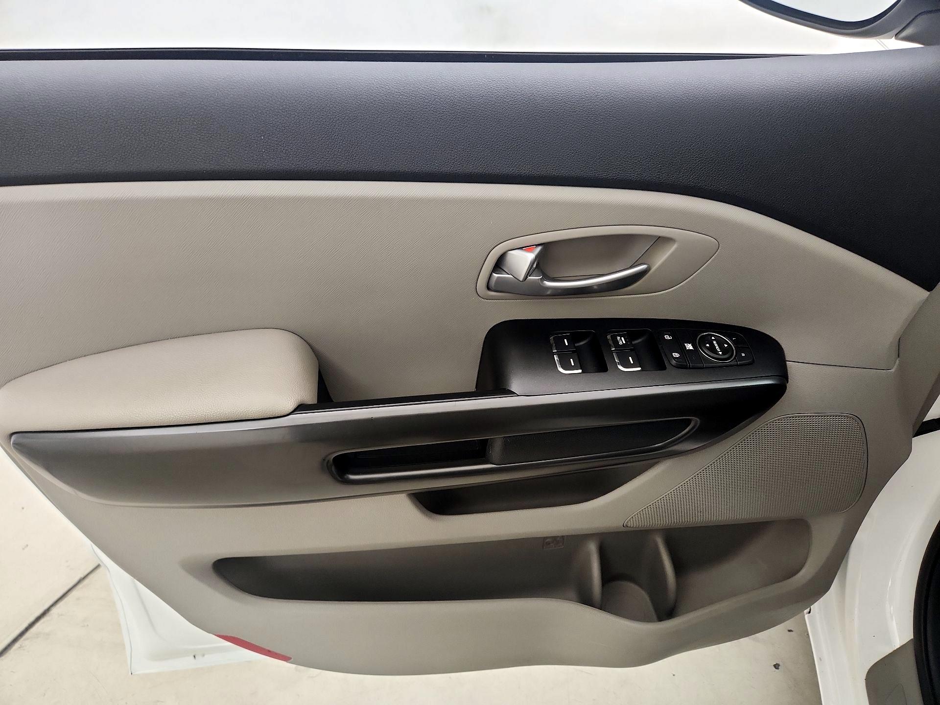 Thumbnail: 2021 Kia Sedona - 12