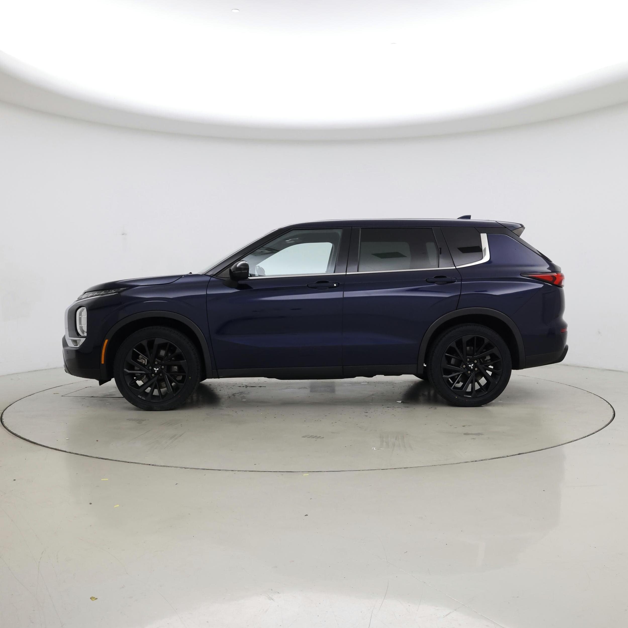 Thumbnail: 2022 Mitsubishi Outlander - 3
