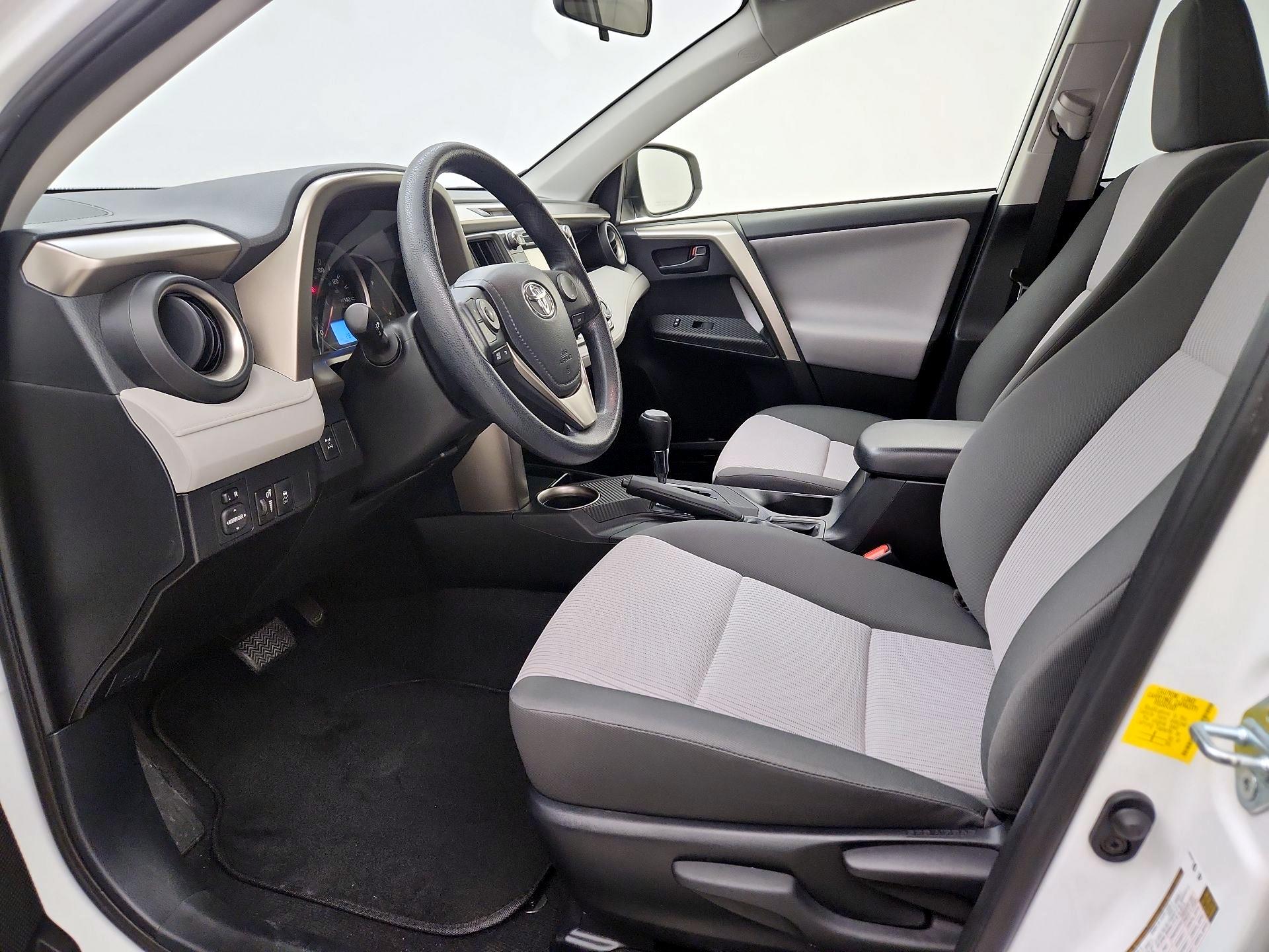Thumbnail: 2015 Toyota RAV4 - 11