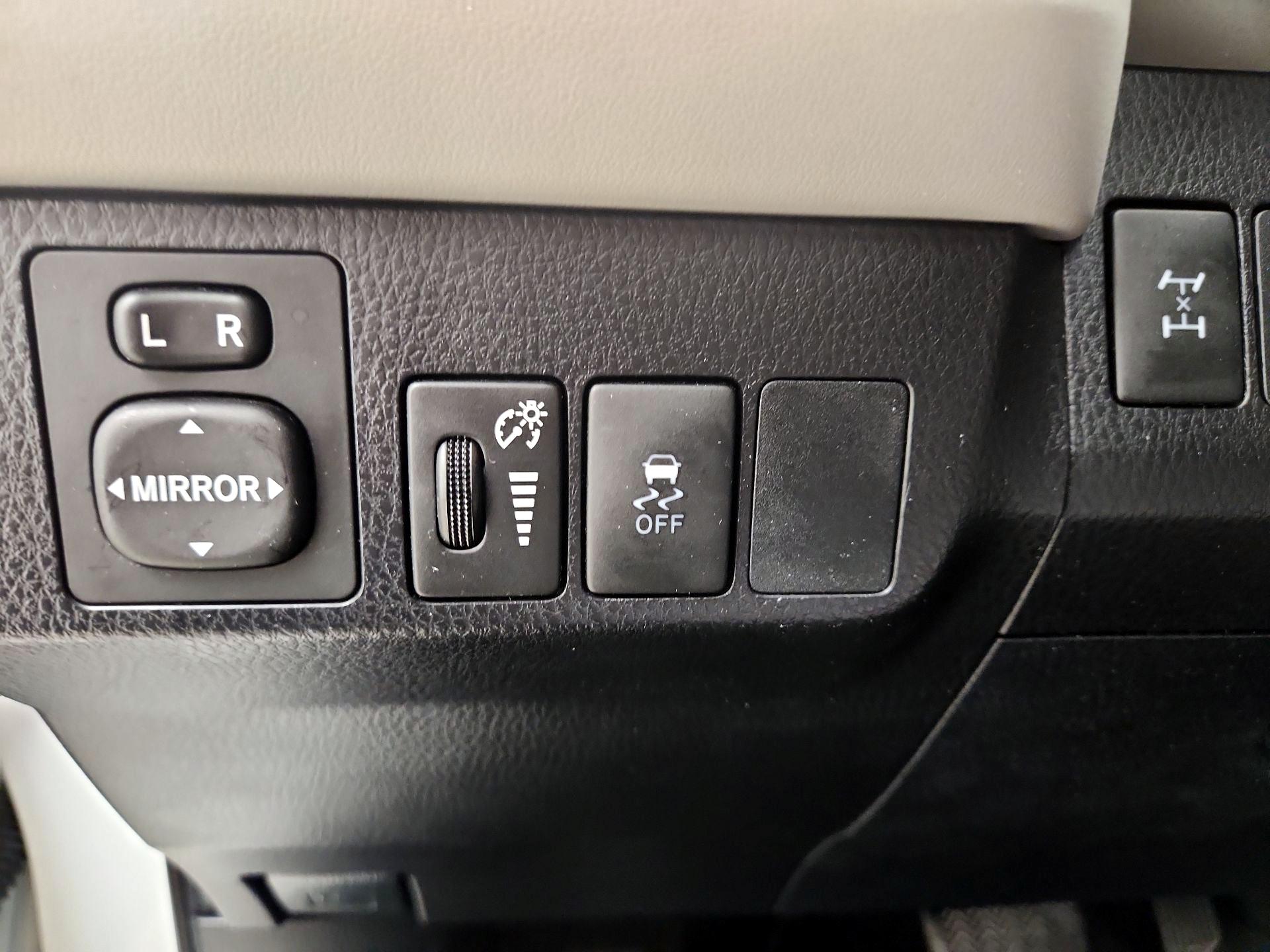 Thumbnail: 2015 Toyota RAV4 - 13