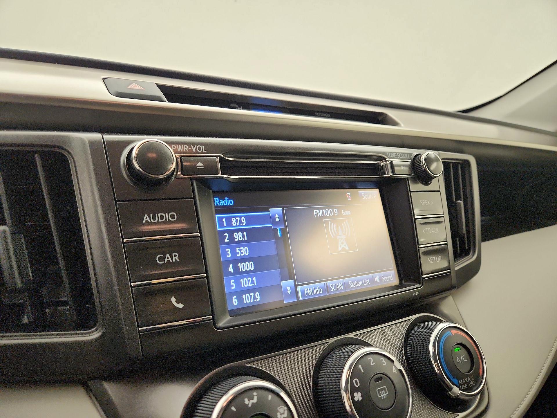 Thumbnail: 2015 Toyota RAV4 - 15