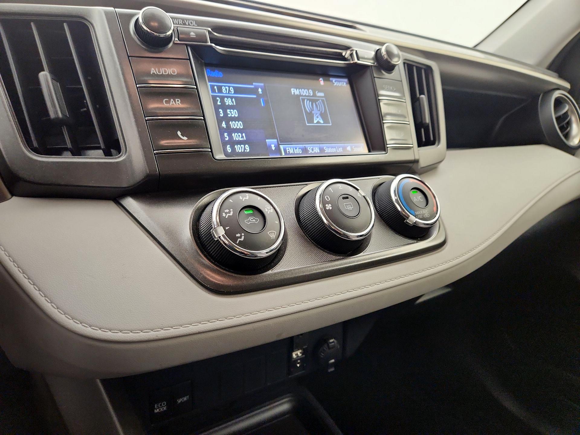 Thumbnail: 2015 Toyota RAV4 - 16
