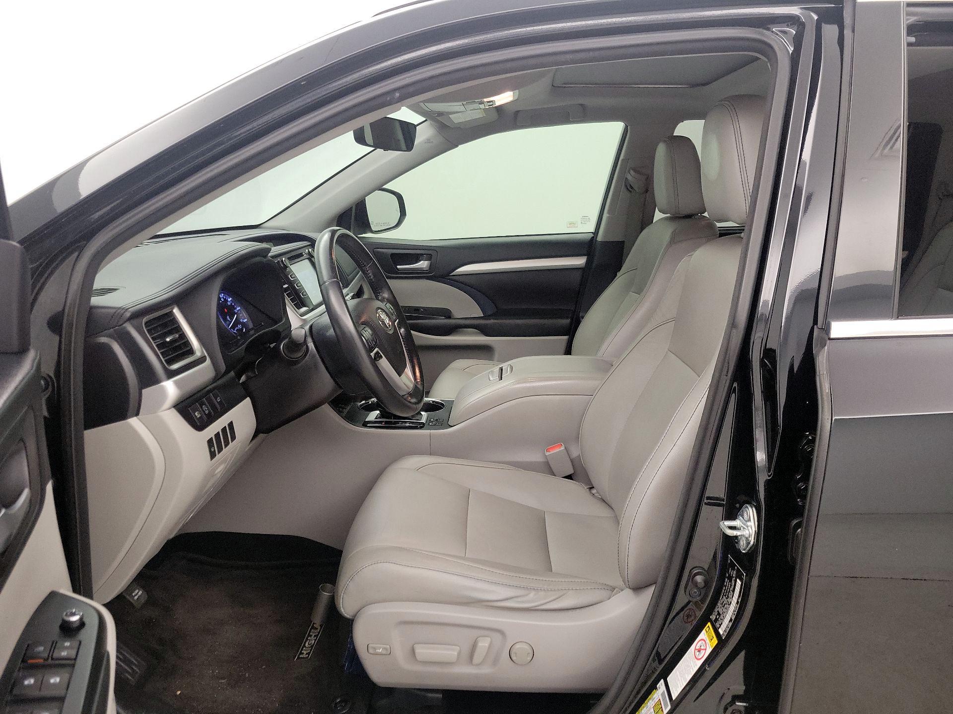 Thumbnail: 2017 Toyota Highlander - 11