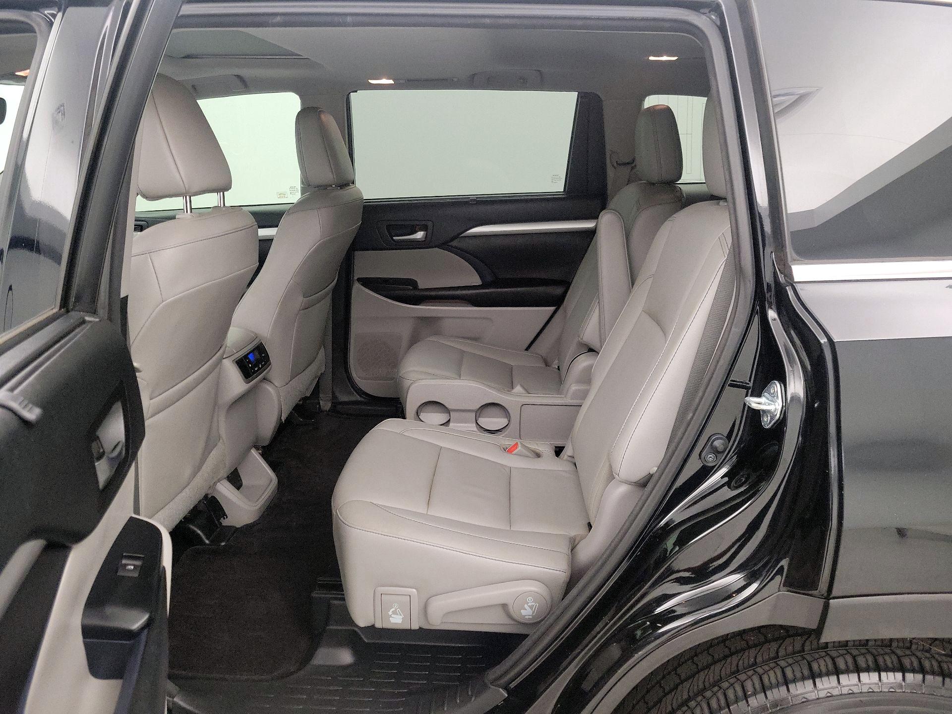 Thumbnail: 2017 Toyota Highlander - 18