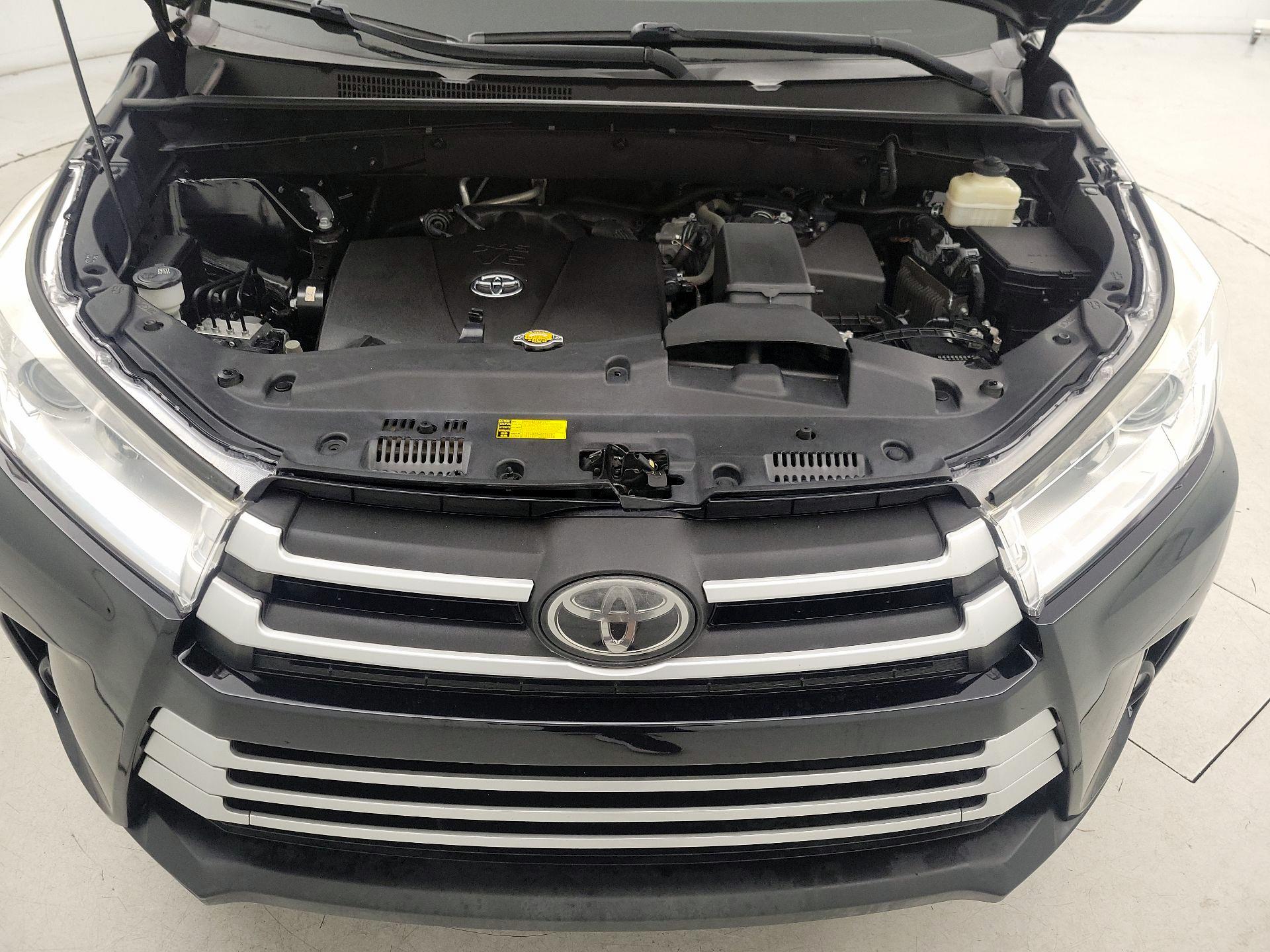 Thumbnail: 2017 Toyota Highlander - 20