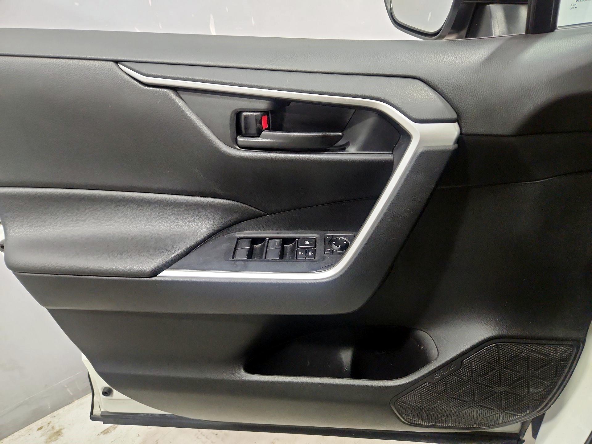 Thumbnail: 2021 Toyota RAV4 - 12