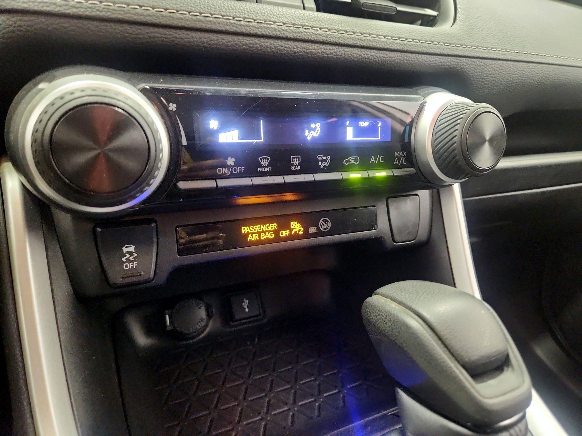 Thumbnail: 2021 Toyota RAV4 - 16