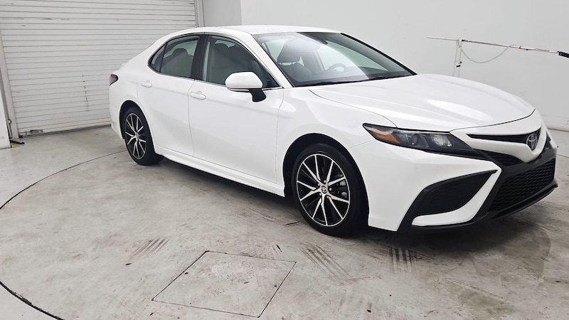 2023 Toyota Camry SE Hero Image