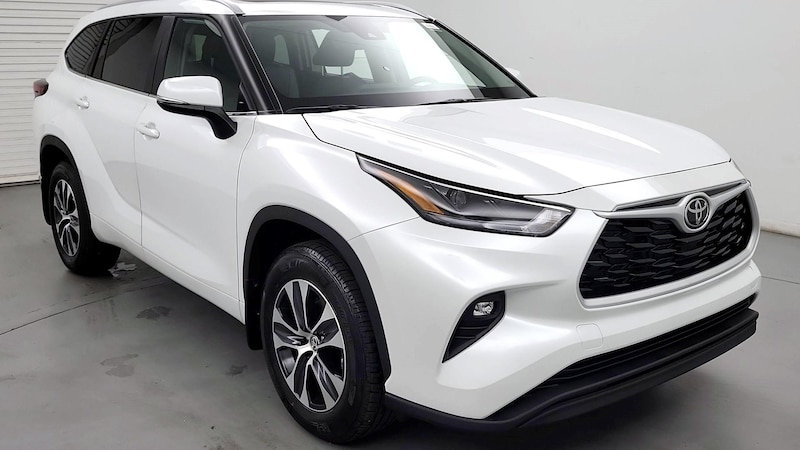 2025 Toyota Highlander XLE Hero Image