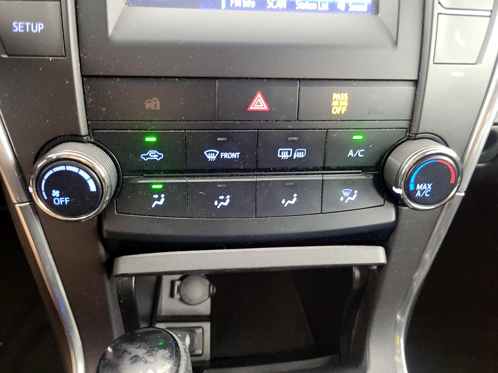 Thumbnail: 2015 Toyota Camry - 16