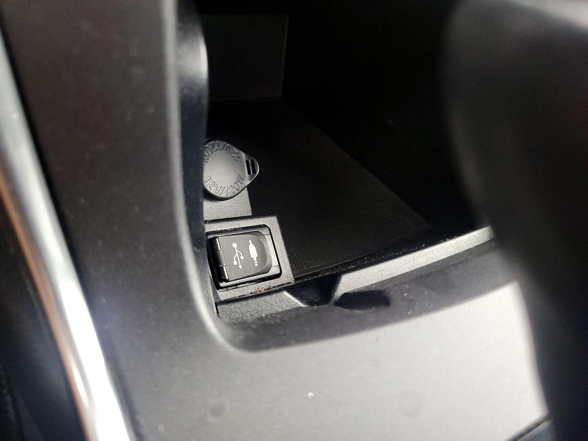 Thumbnail: 2015 Toyota Camry - 18