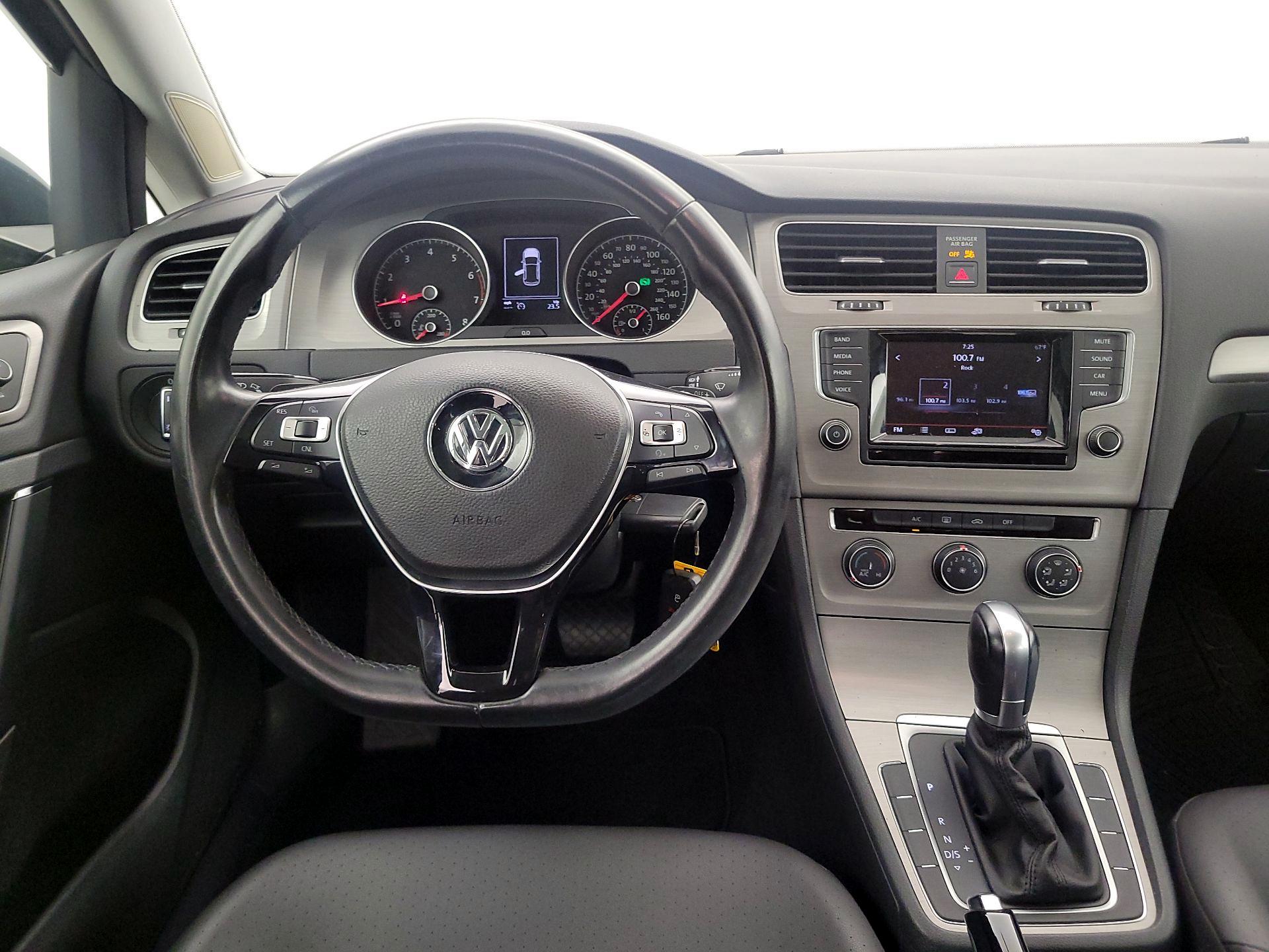 Thumbnail: 2015 Volkswagen Golf - 10