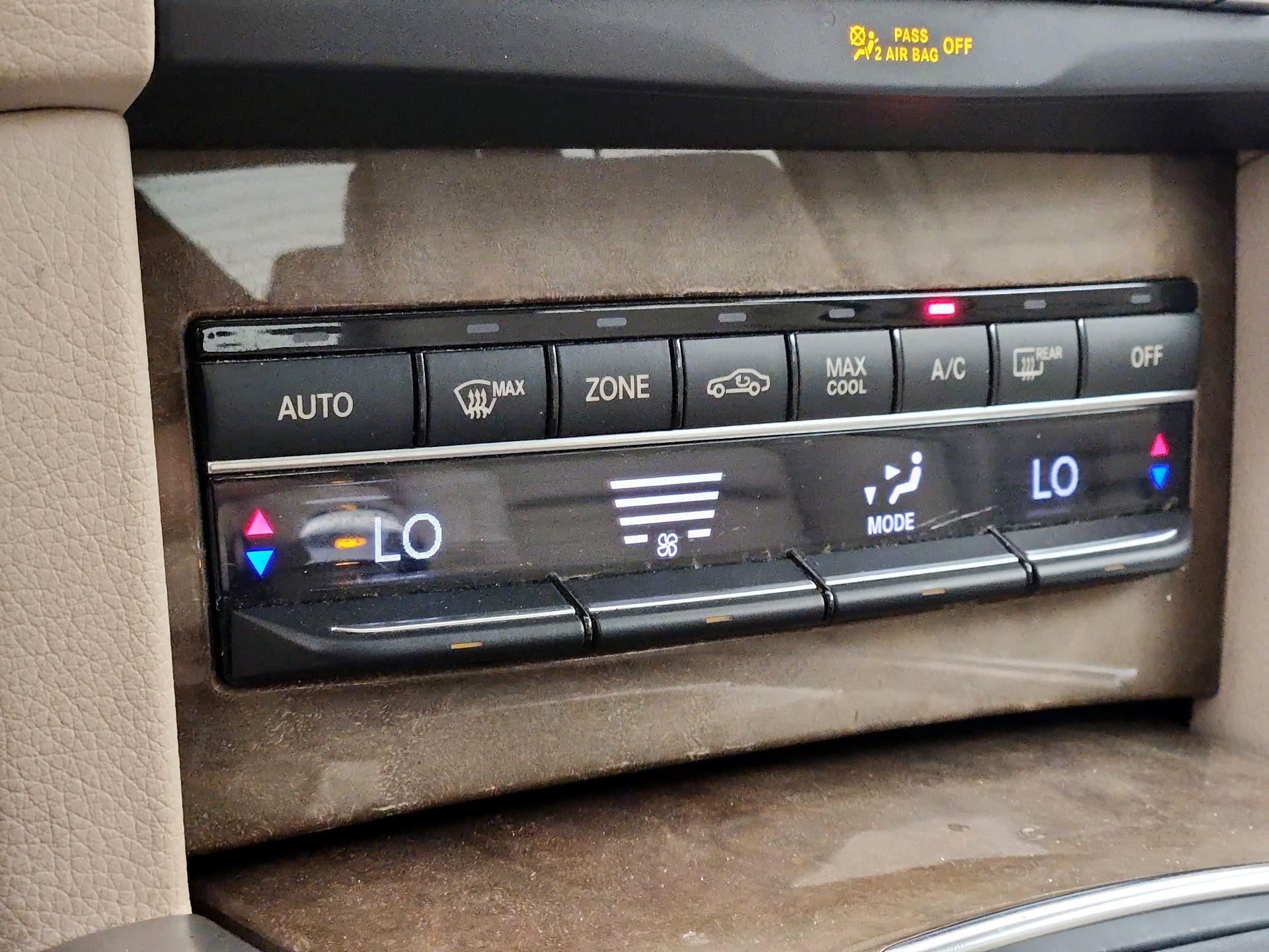 Thumbnail: 2014 Mercedes-Benz E-Class - 17