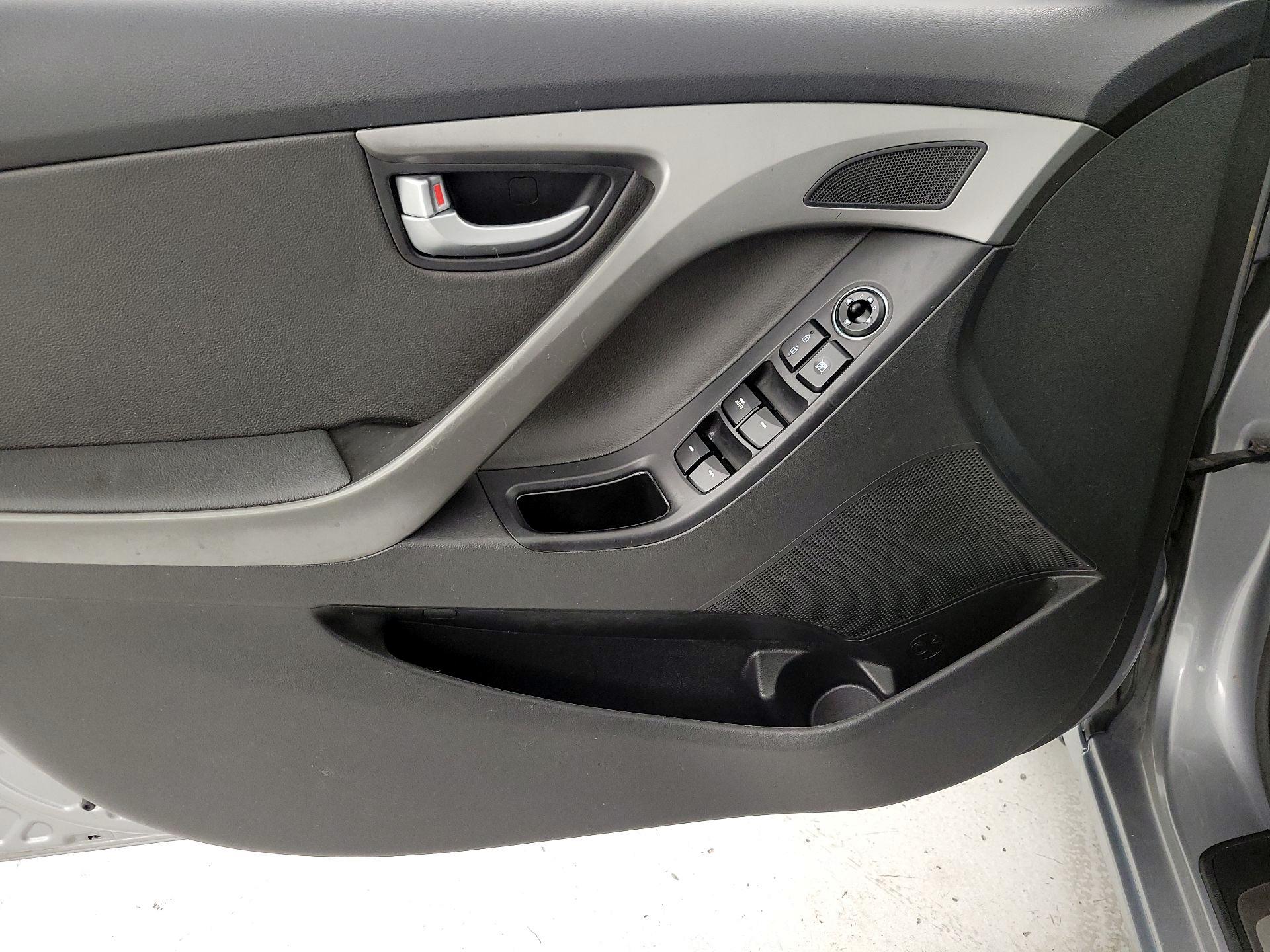 Thumbnail: 2014 Hyundai Elantra - 12