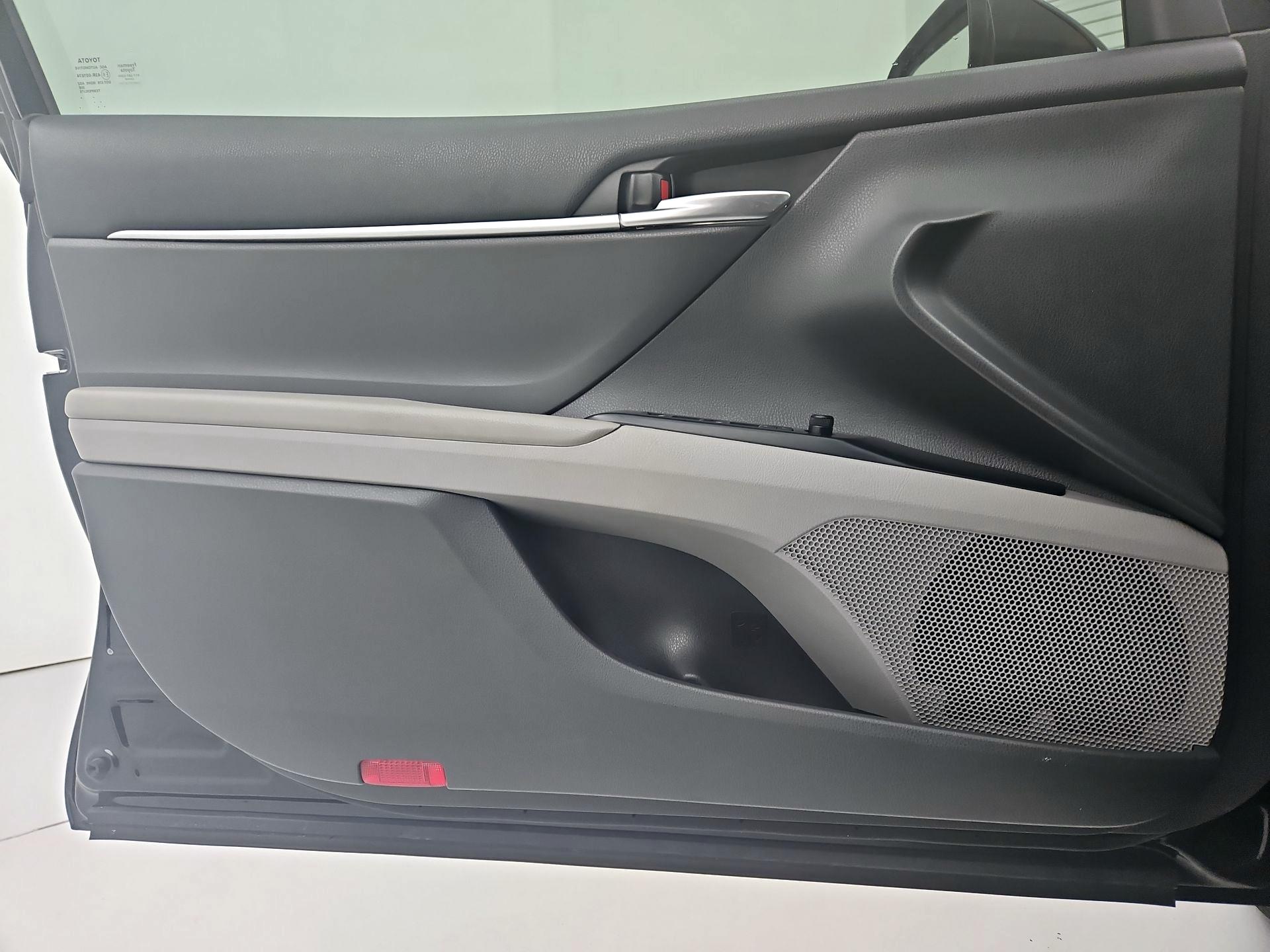 Thumbnail: 2020 Toyota Camry - 12