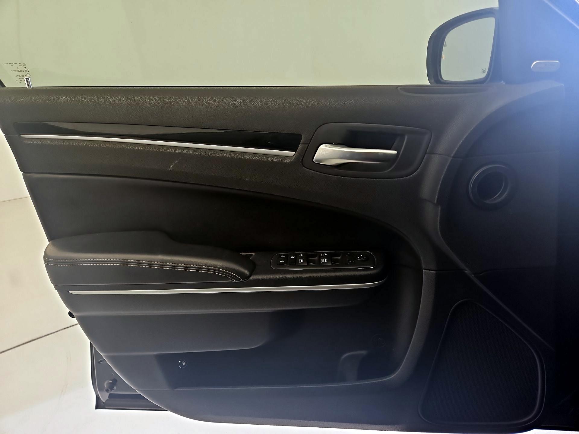 Thumbnail: 2021 Chrysler 300 - 12