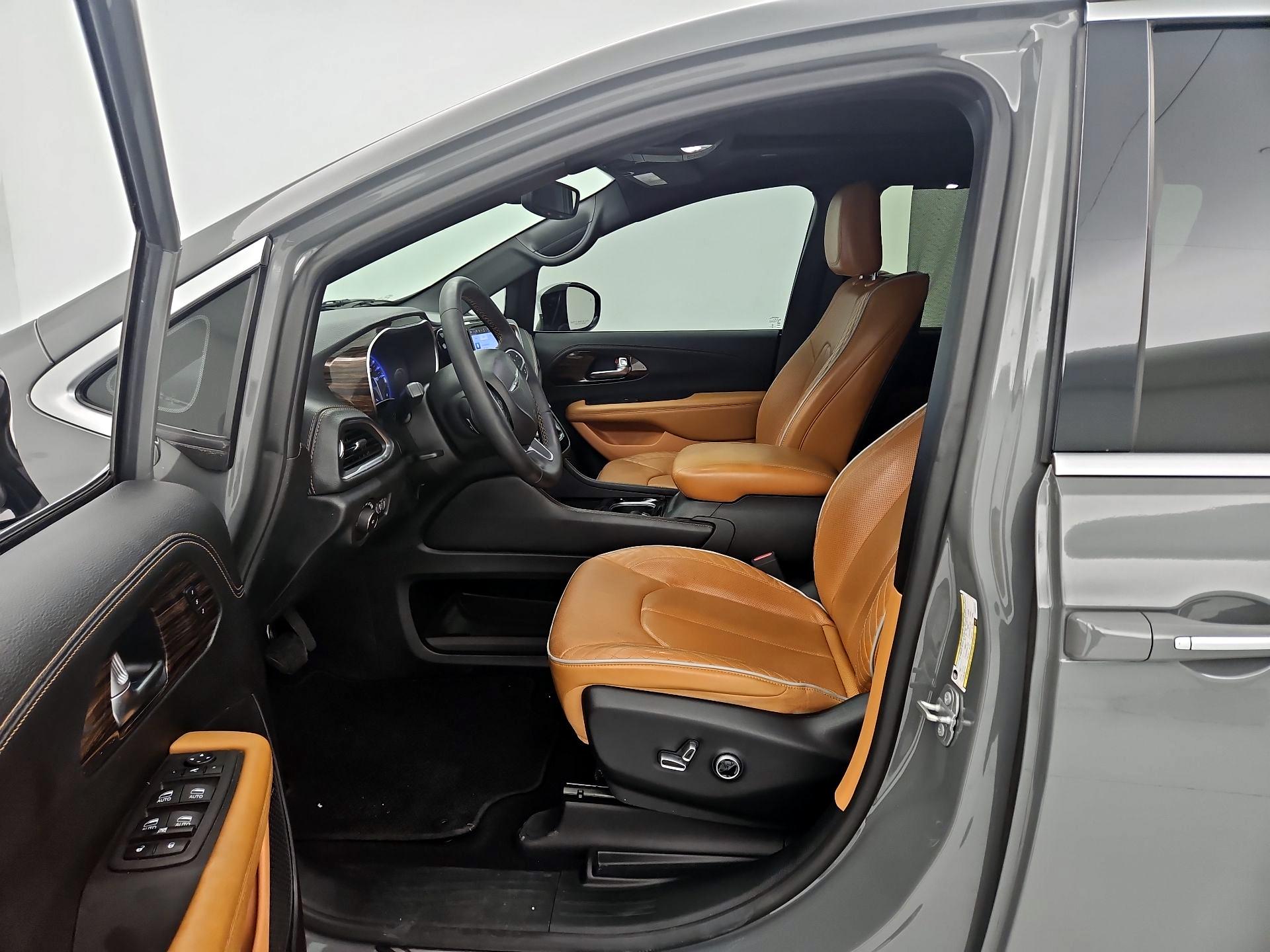 Thumbnail: 2023 Chrysler Pacifica - 11