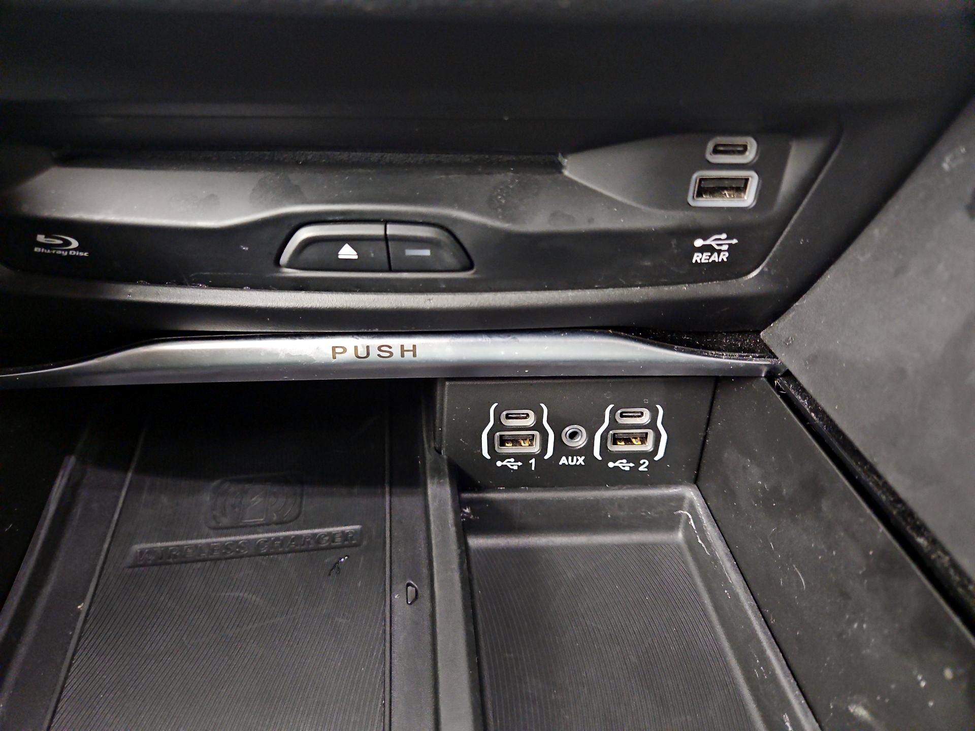Thumbnail: 2023 Chrysler Pacifica - 18