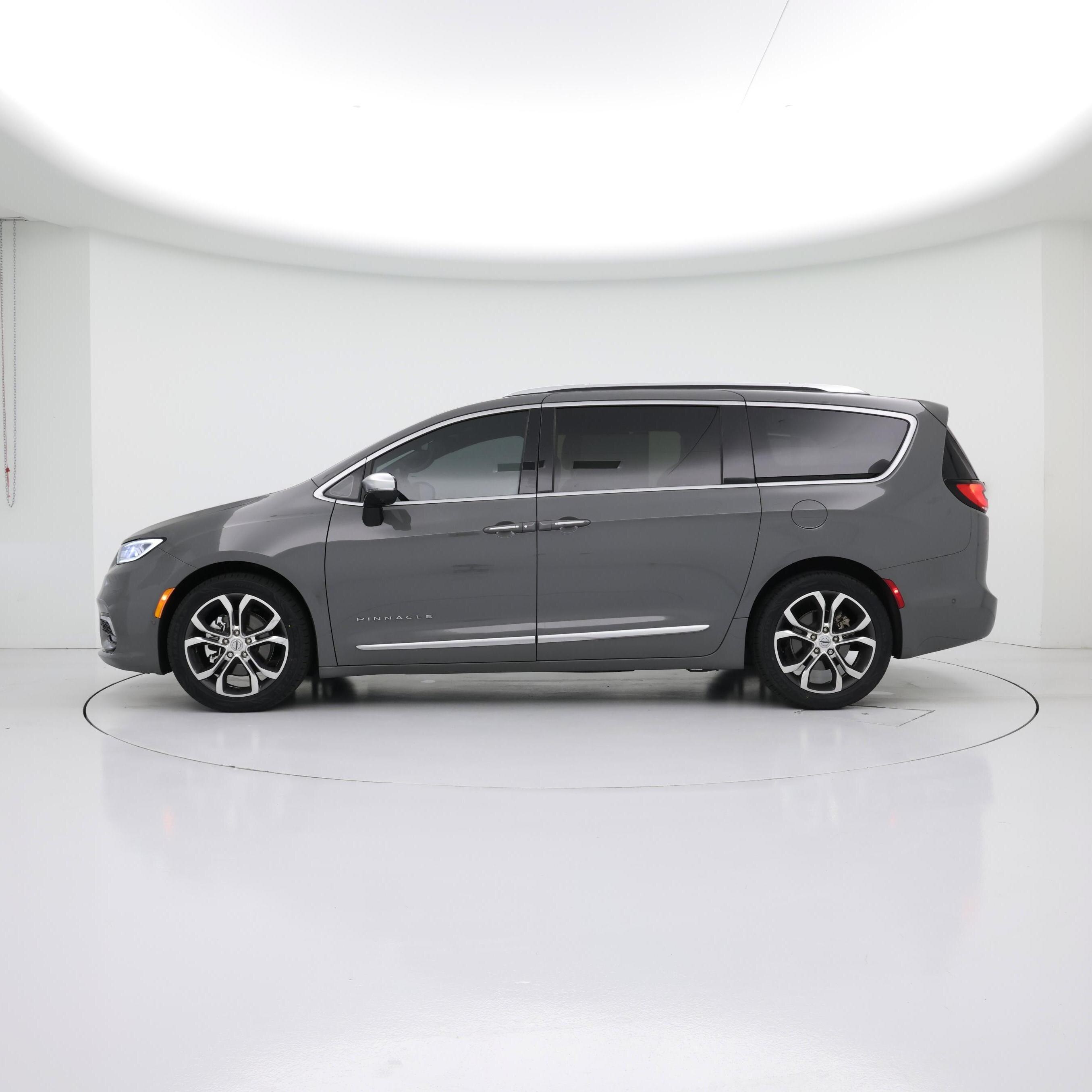Thumbnail: 2023 Chrysler Pacifica - 3